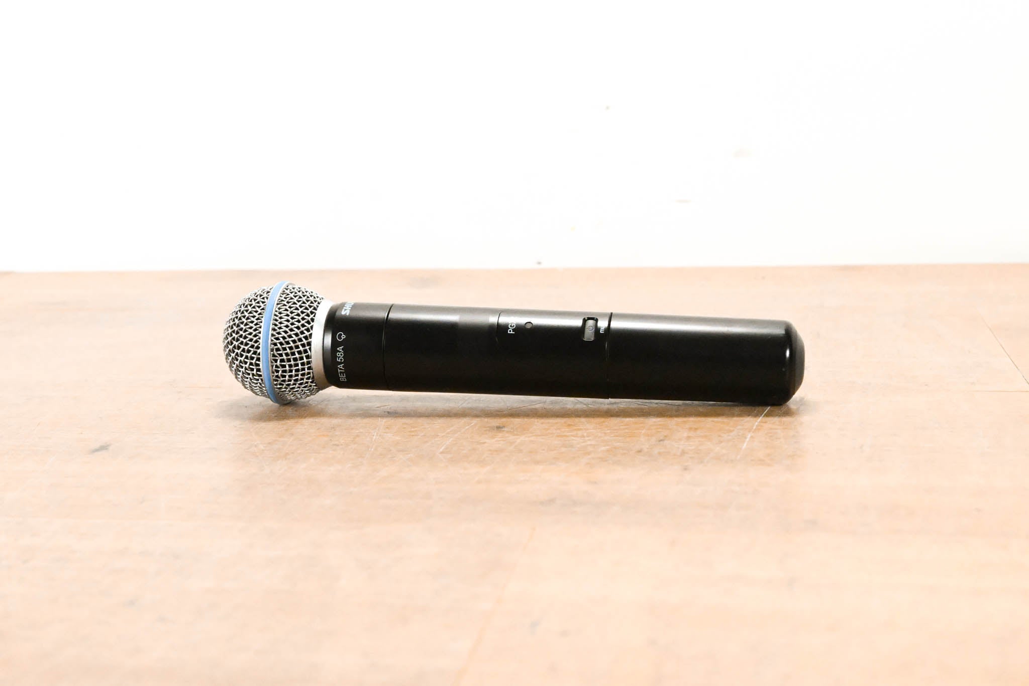 Shure PGX24/BETA58A Handheld Wireless System - L5 Band: 644-662 MHz