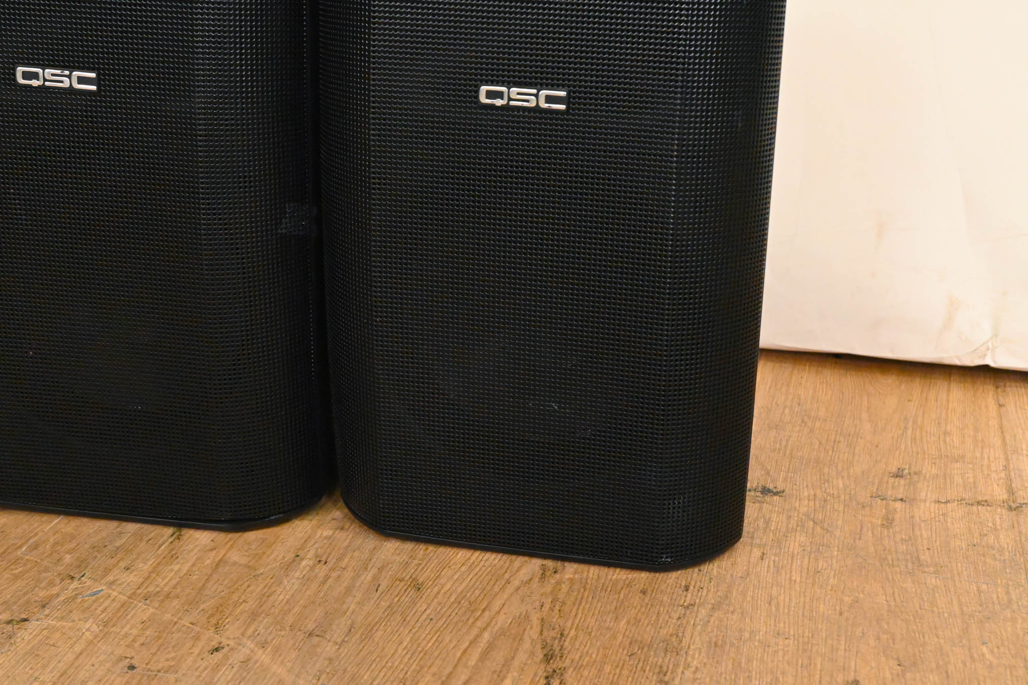 QSC I-82H 8" 2-Way 200-Watt Passive PA Speaker (PAIR)