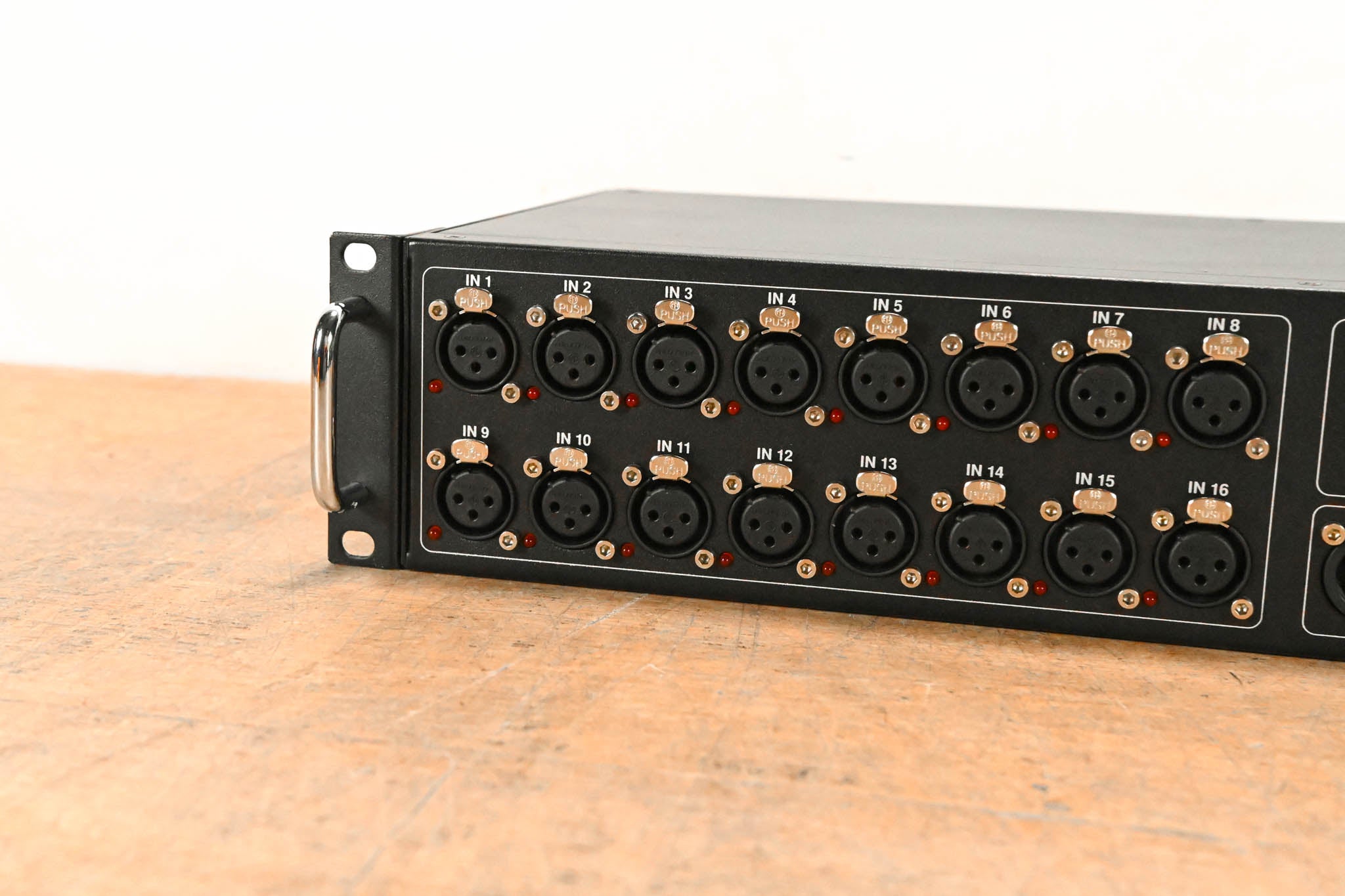 Midas DL16 16-Input, 8-Output Stage Box