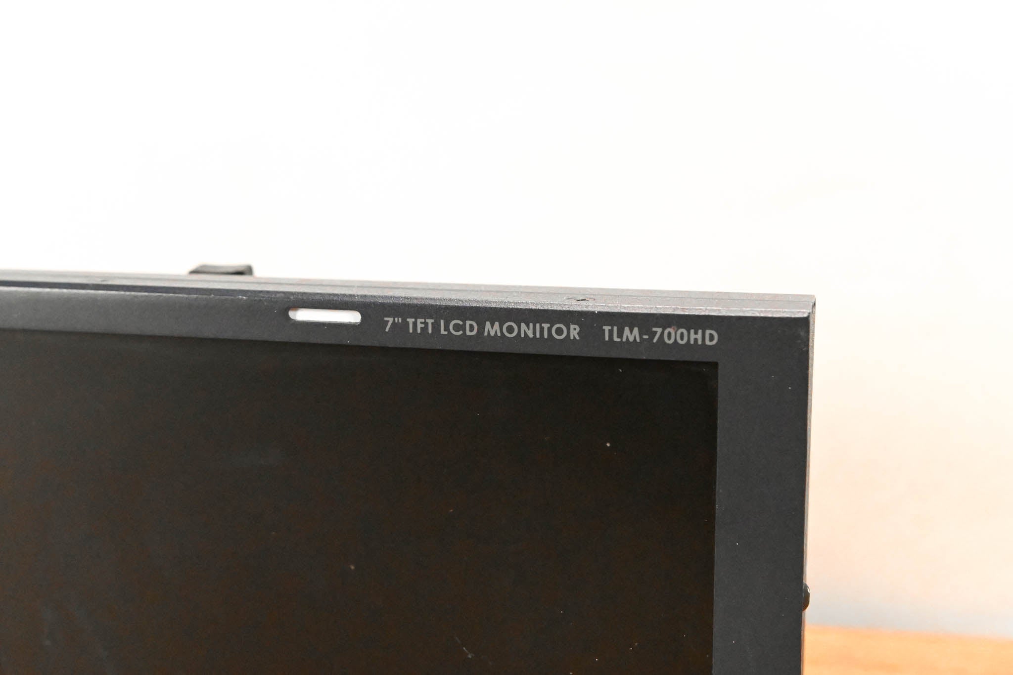 Datavideo TLM-700HD 7" HD/SD TFT LCD Monitor w/ V-Mount Battery Adapter