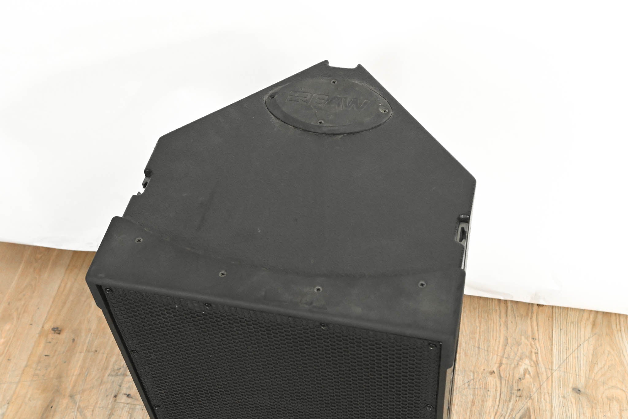 EAW NT26 2-Way, Self-Powered, Bi-Amplified Loudspeaker 60° x 45°