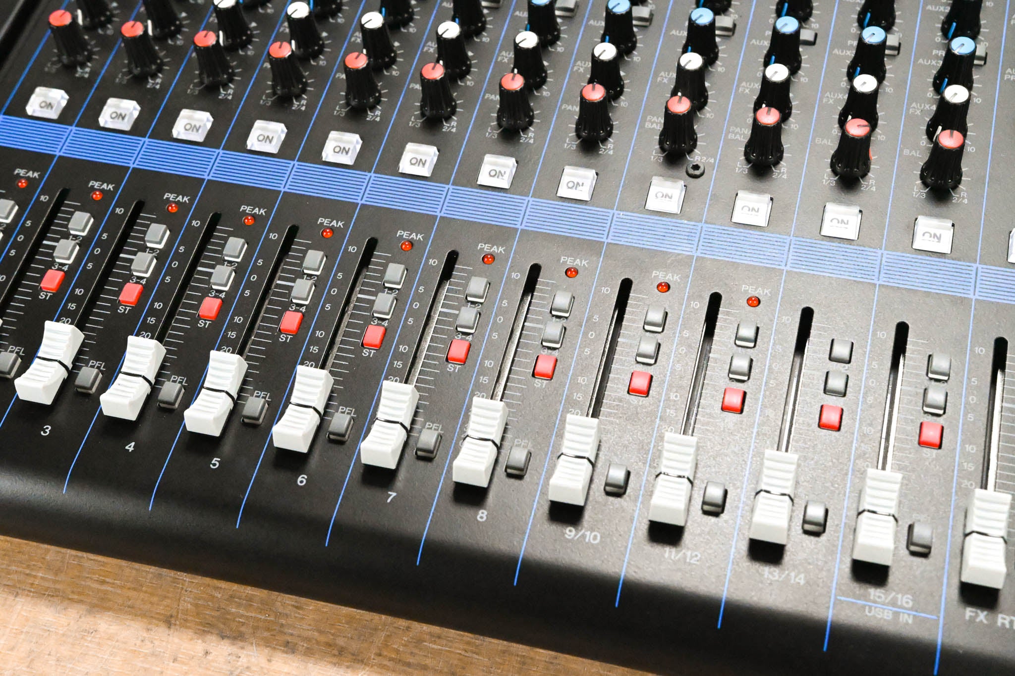 Yamaha MG16XU 16-Channel Mixer with USB and Effects