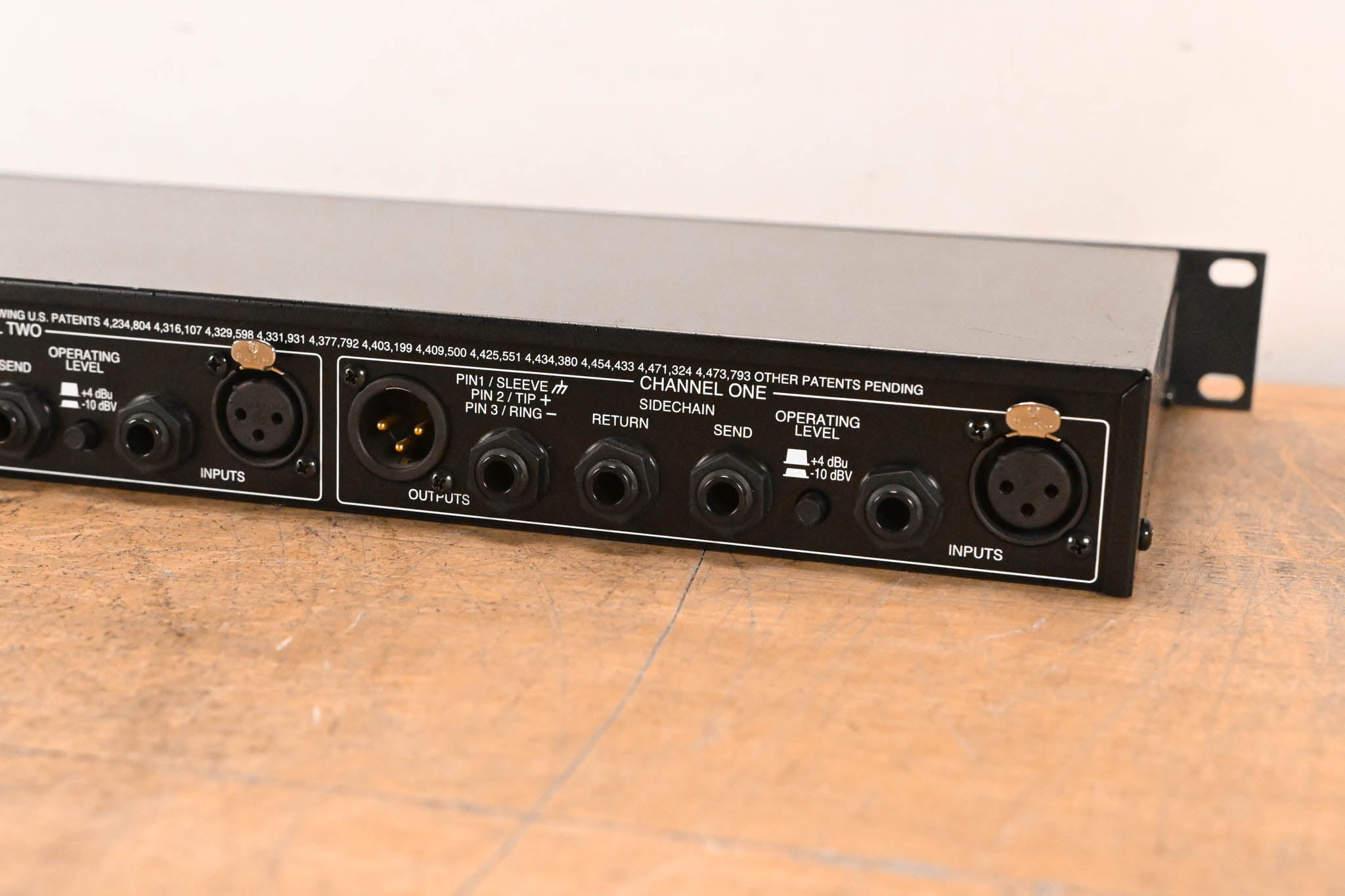 dbx 1066 2-Channel Compressor/Limiter/Gate