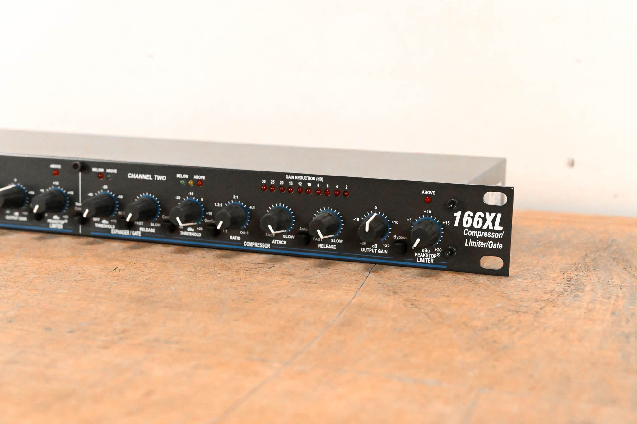 dbx 166XL 2-Channel Compressor/Limiter/Gate