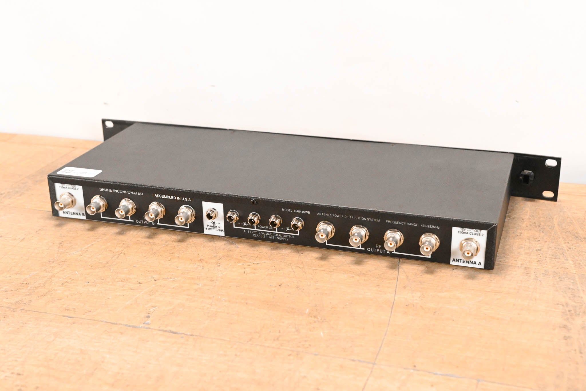 Shure UA844SWB Antenna Distribution System - 470-952 MHz (NO PSU)