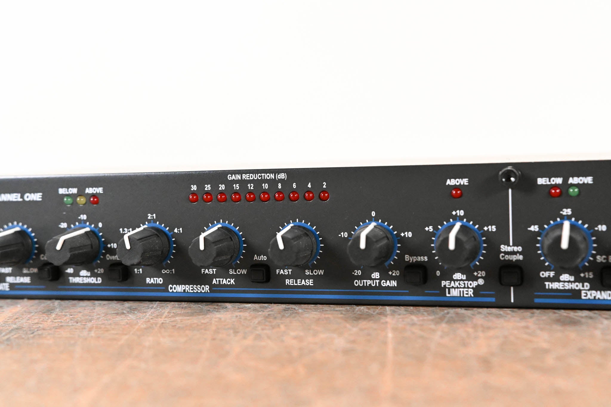 dbx 166XL 2-Channel Compressor/Limiter/Gate