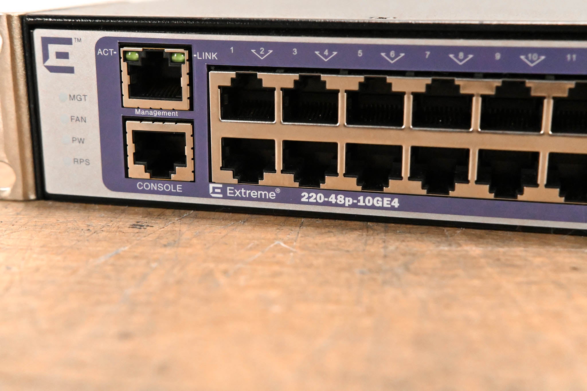 Extreme Networks 220-48P-10GE4 ExtremeSwitching 220 48-Port Switch