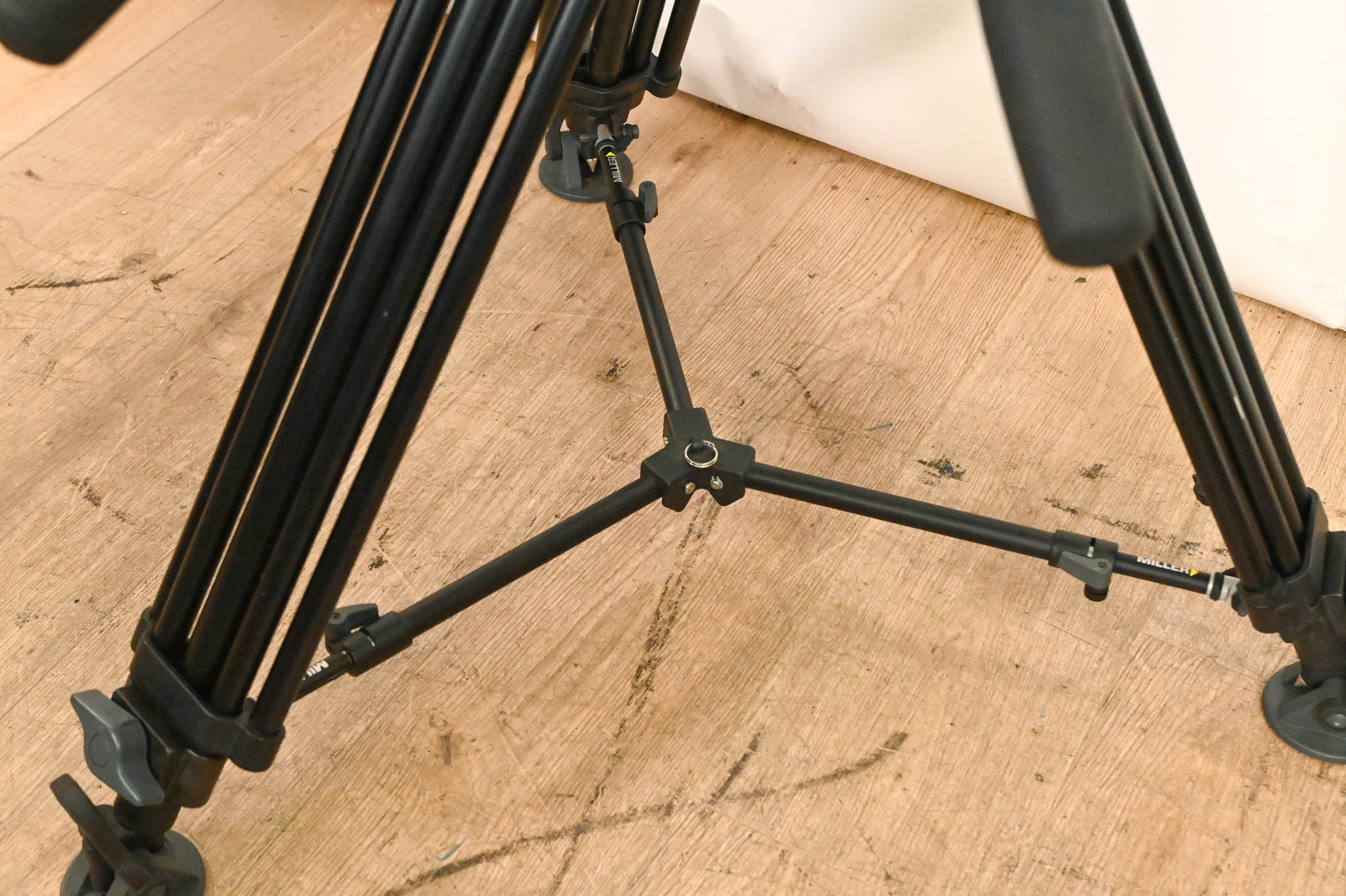 Miller DS-20 Fluid Head with 2-Stage Aluminum Tripod