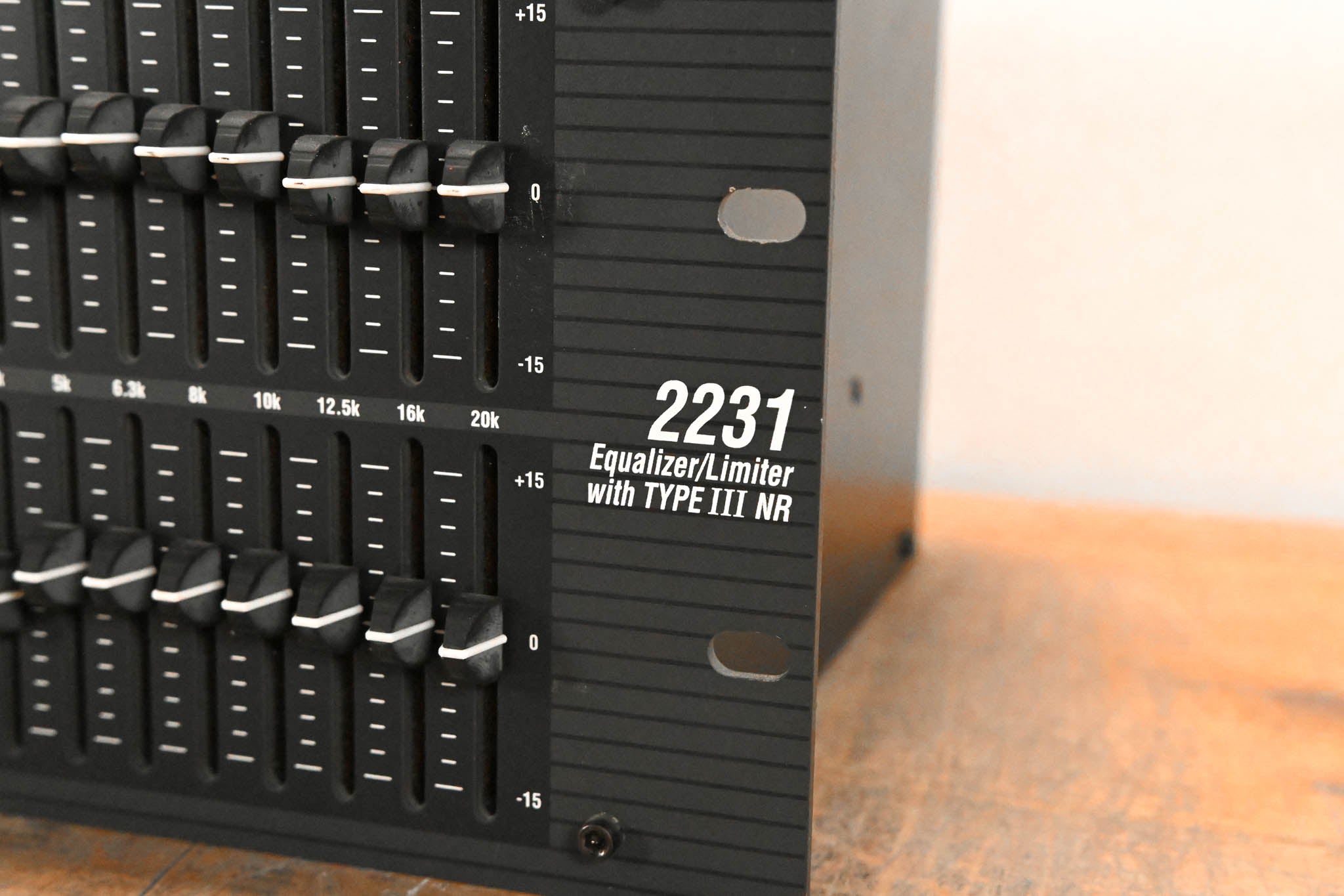 dbx 2231 Dual-Channel 31-Band Graphic Equalizer/Limiter