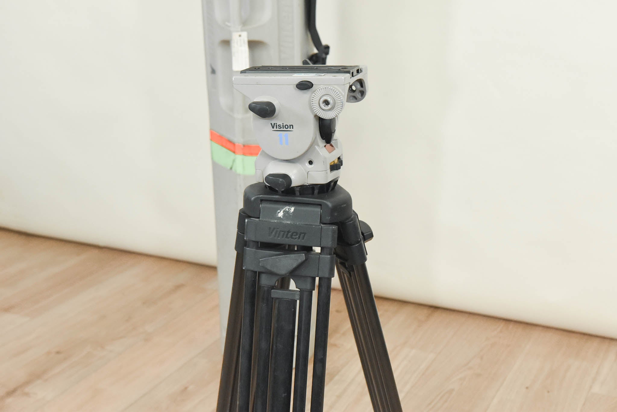 Vinten Vision 11 Fluid Head with Aluminum Tripod