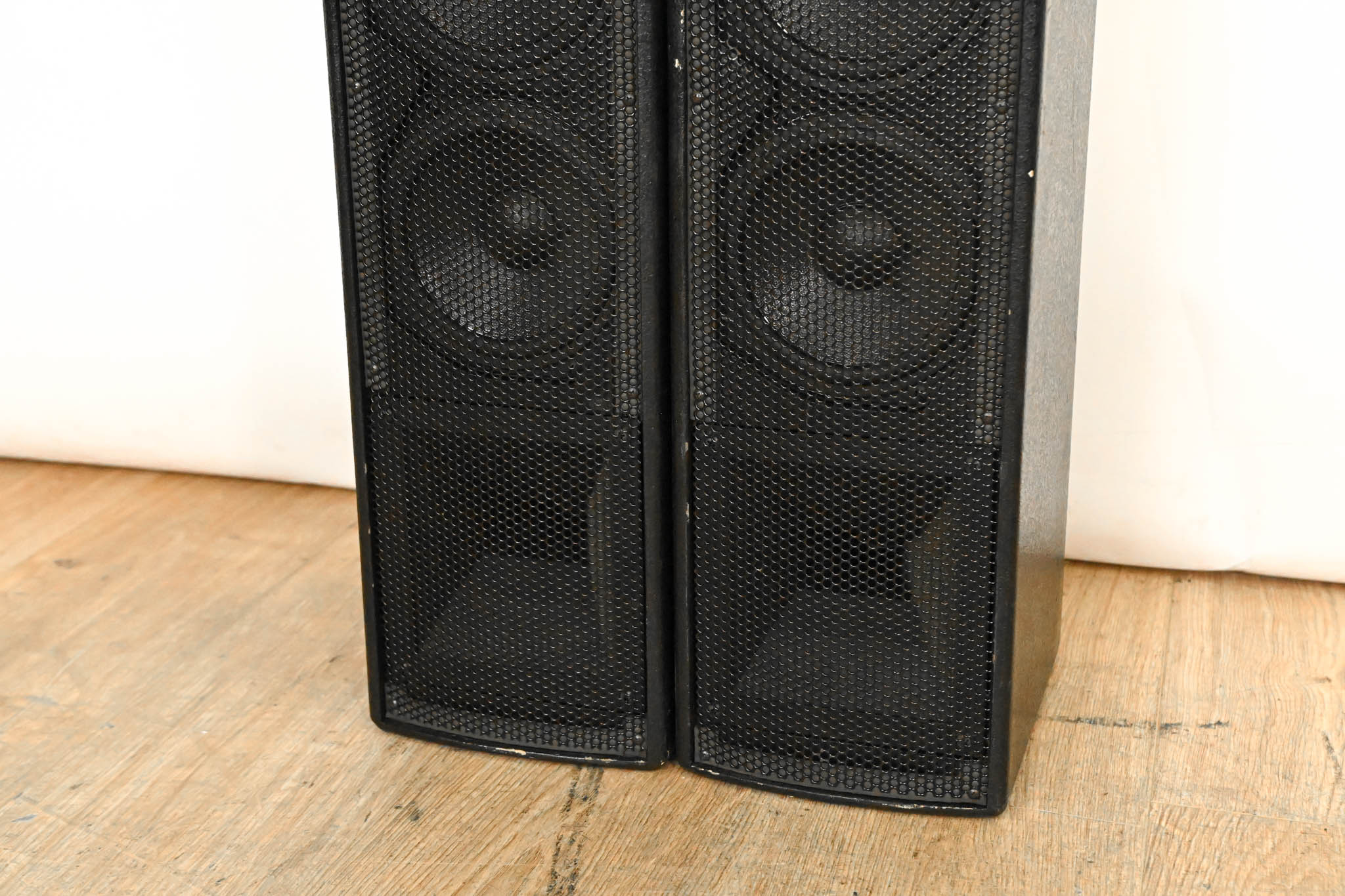 EAW UB52 Two-Way Full-Range Loudspeaker (PAIR)