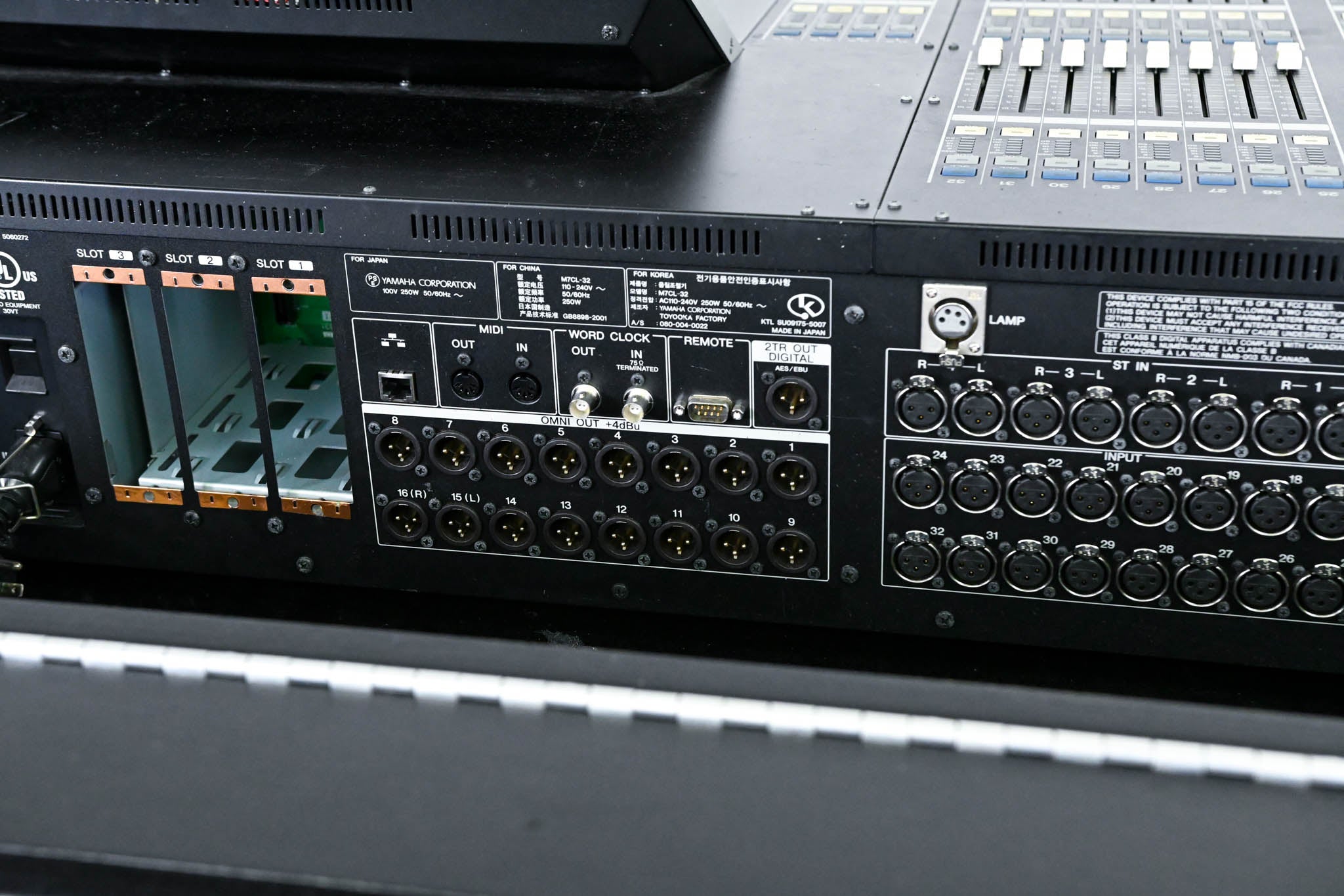 Yamaha M7CL-32 32-Channel Digital Audio Mixer with Road Case