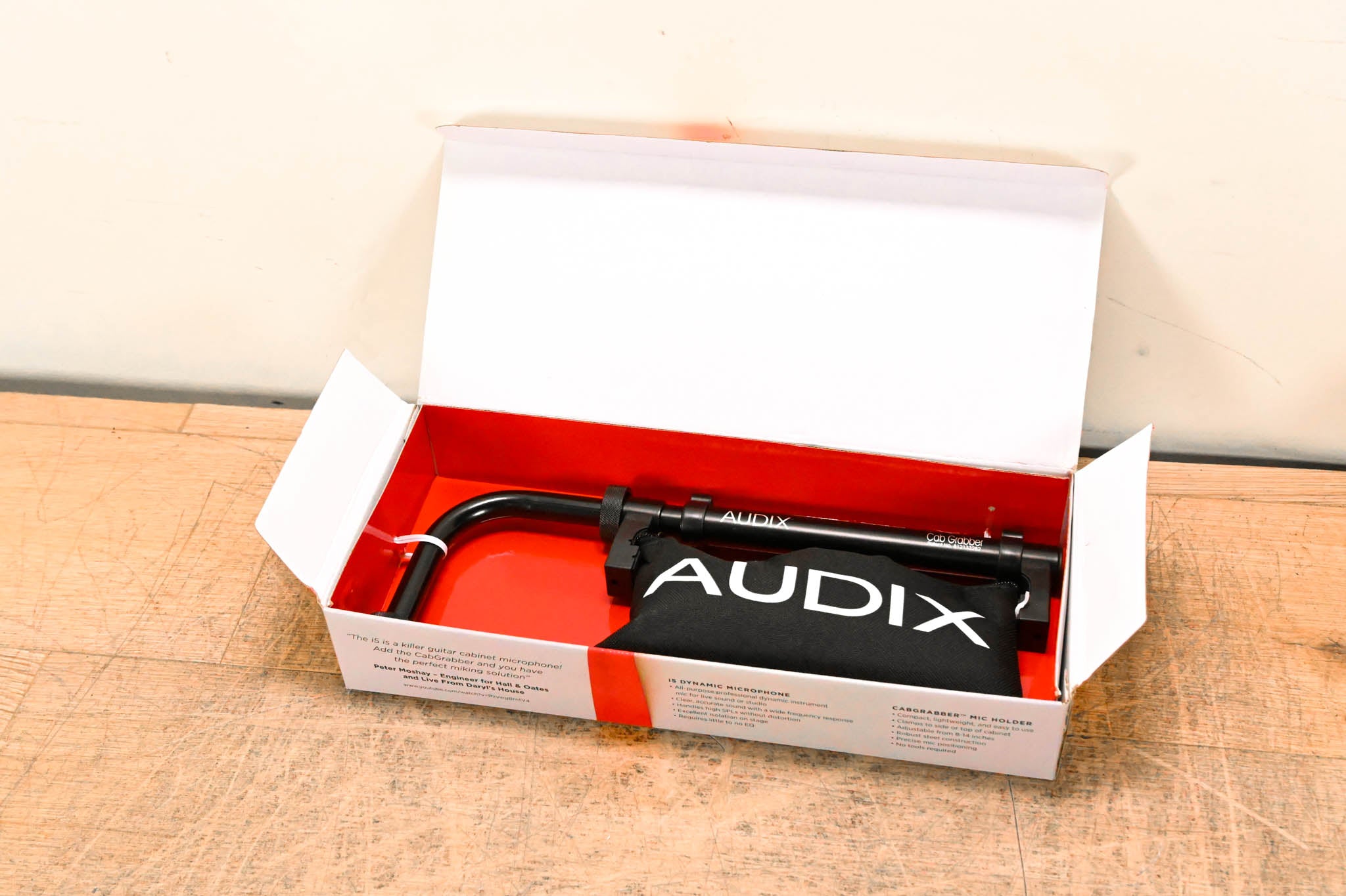 Audix i5 Cardioid Dynamic Instrument Microphone w/ CabGrabber Mic Clamp