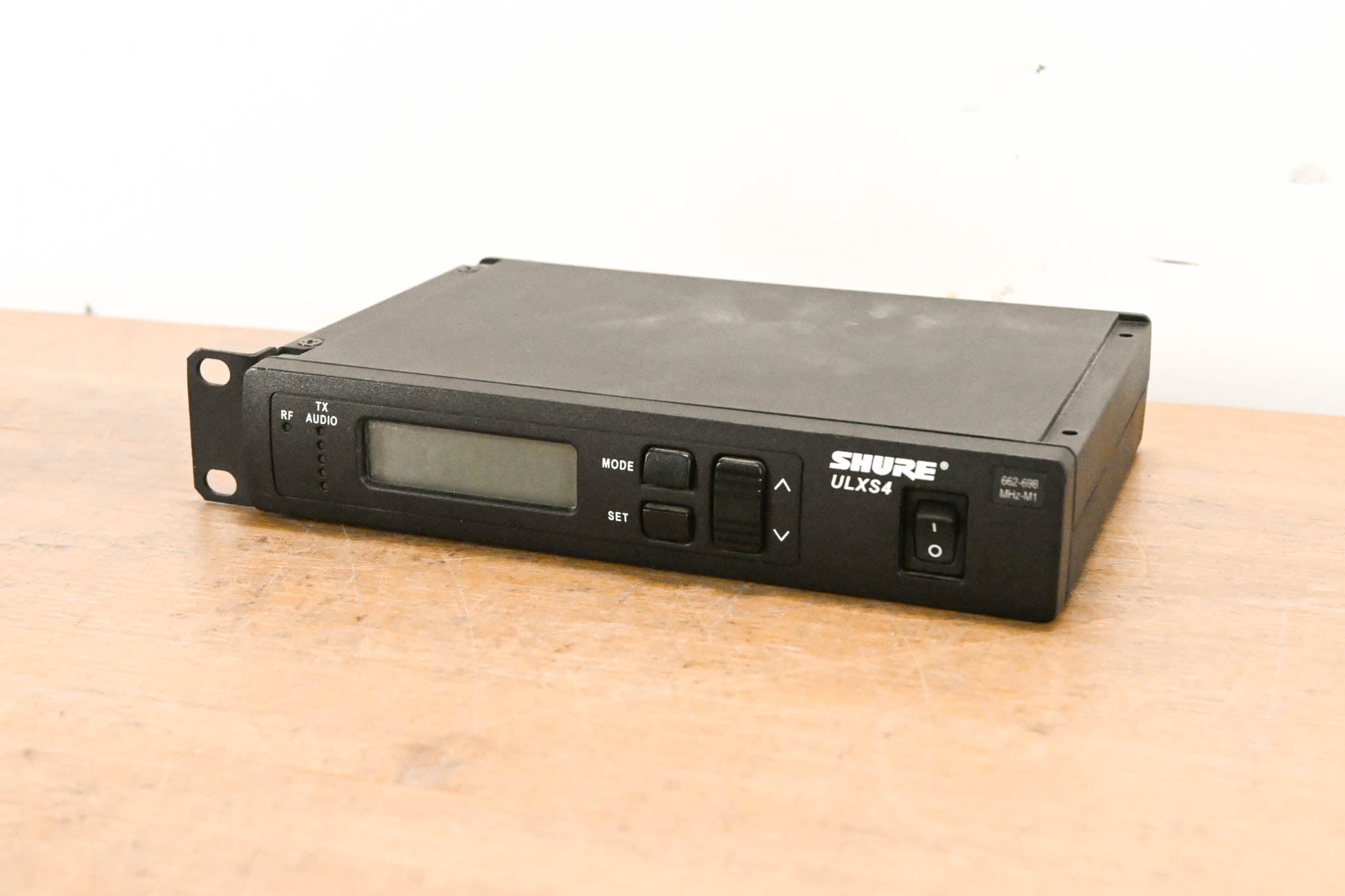 Shure ULXS4 Wireless Receiver - M1 Band: 662-698 MHz (NO POWER SUPPLY)
