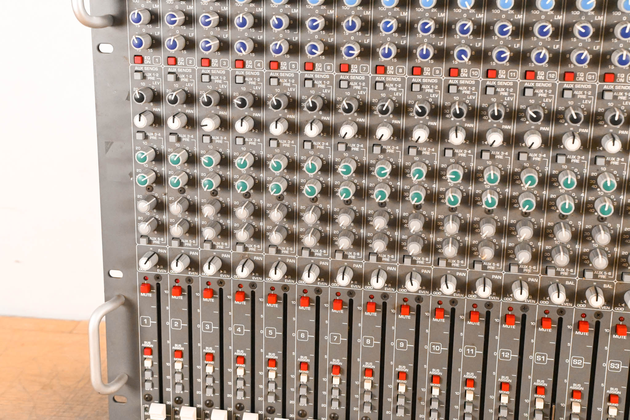 Crest Audio X20RM 12-Mix Monitor Console