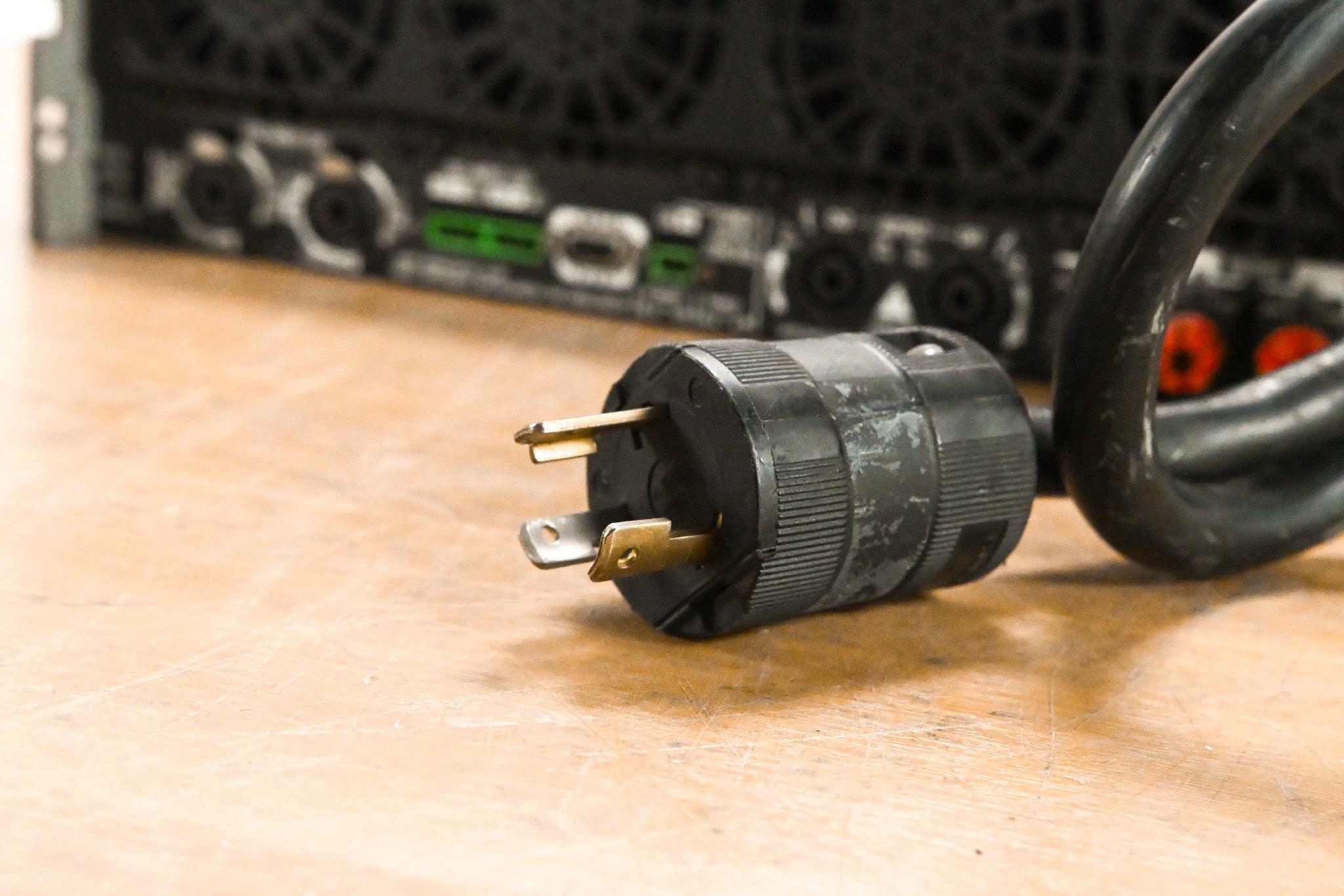 QSC PowerLight 9.0 PFC Power Factor Corrected 2-Channel Power Amplifier
