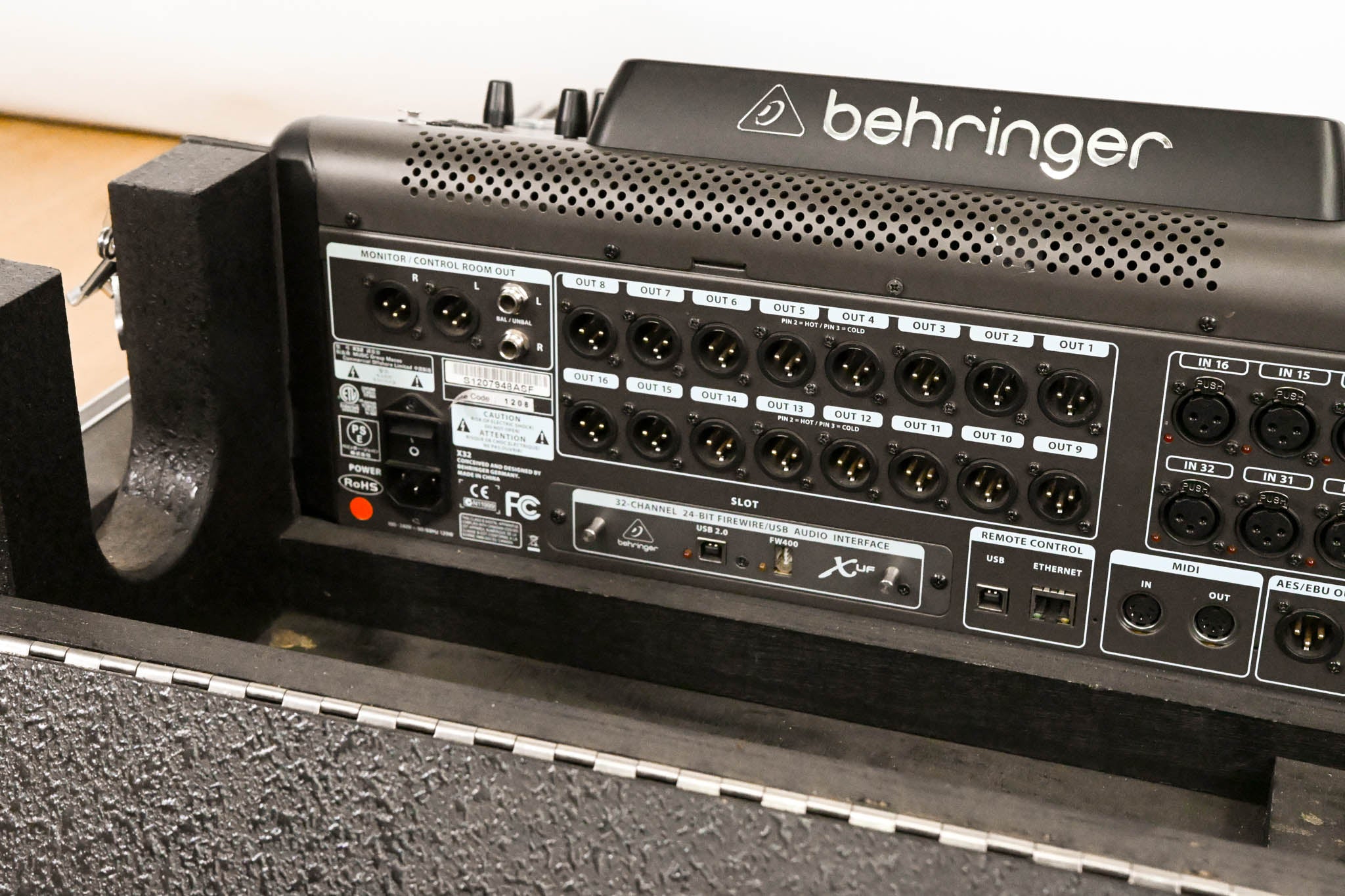 Behringer X32 40-Channel Digital Mixing Console with Road Case