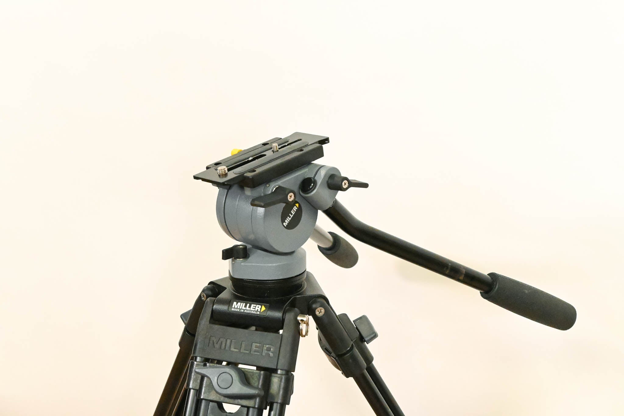 Miller DS-20 Fluid Head with 2-Stage Aluminum Tripod