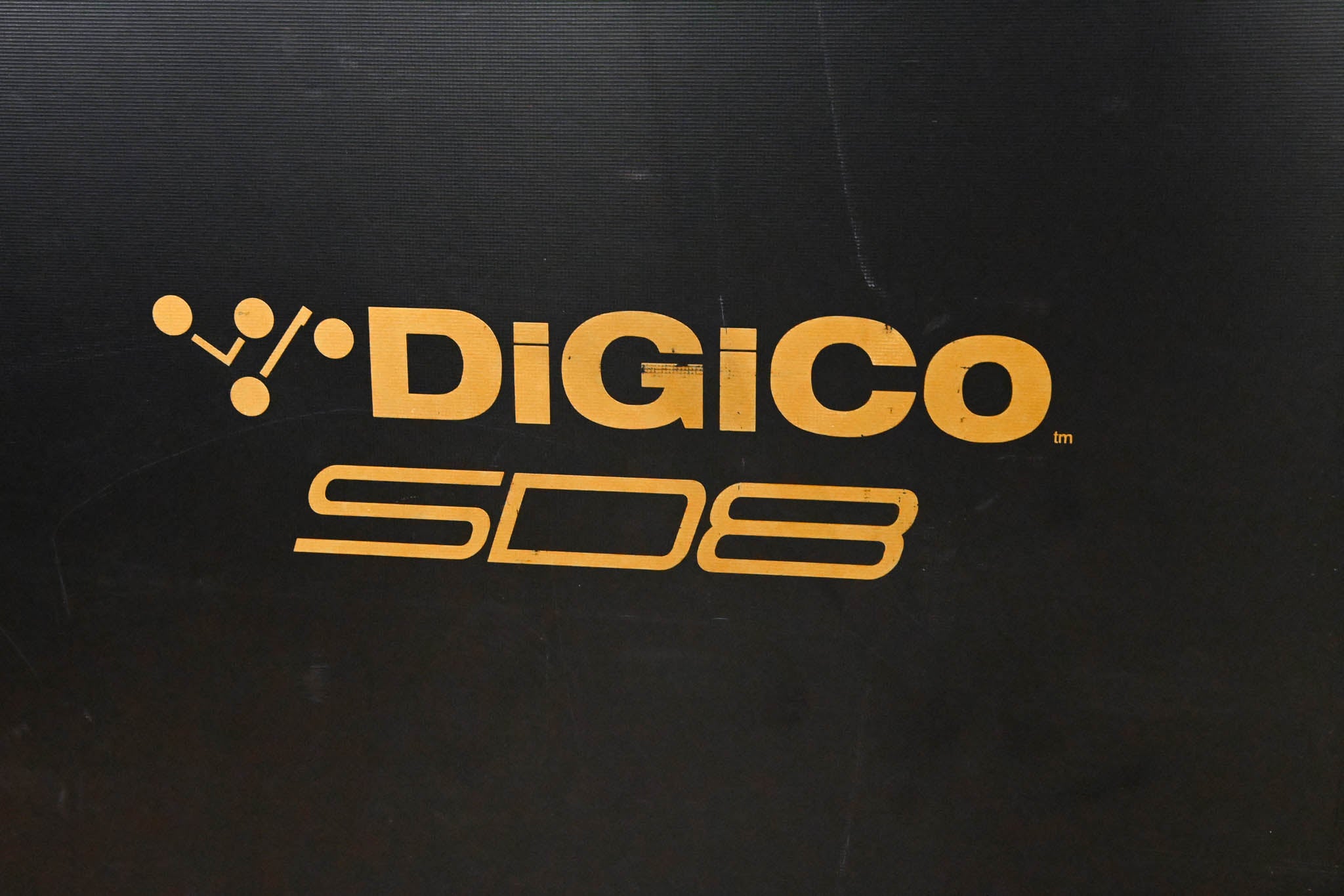 DiGiCo SD8  120-Channel Digital Mixing Console with Road Case