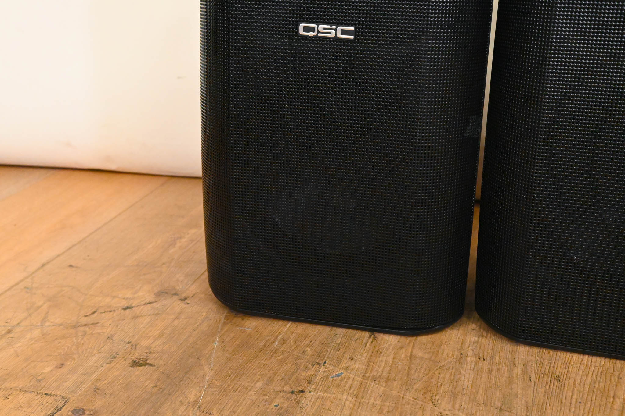 QSC I-82H 8" 2-Way 200-Watt Passive PA Speaker (PAIR)