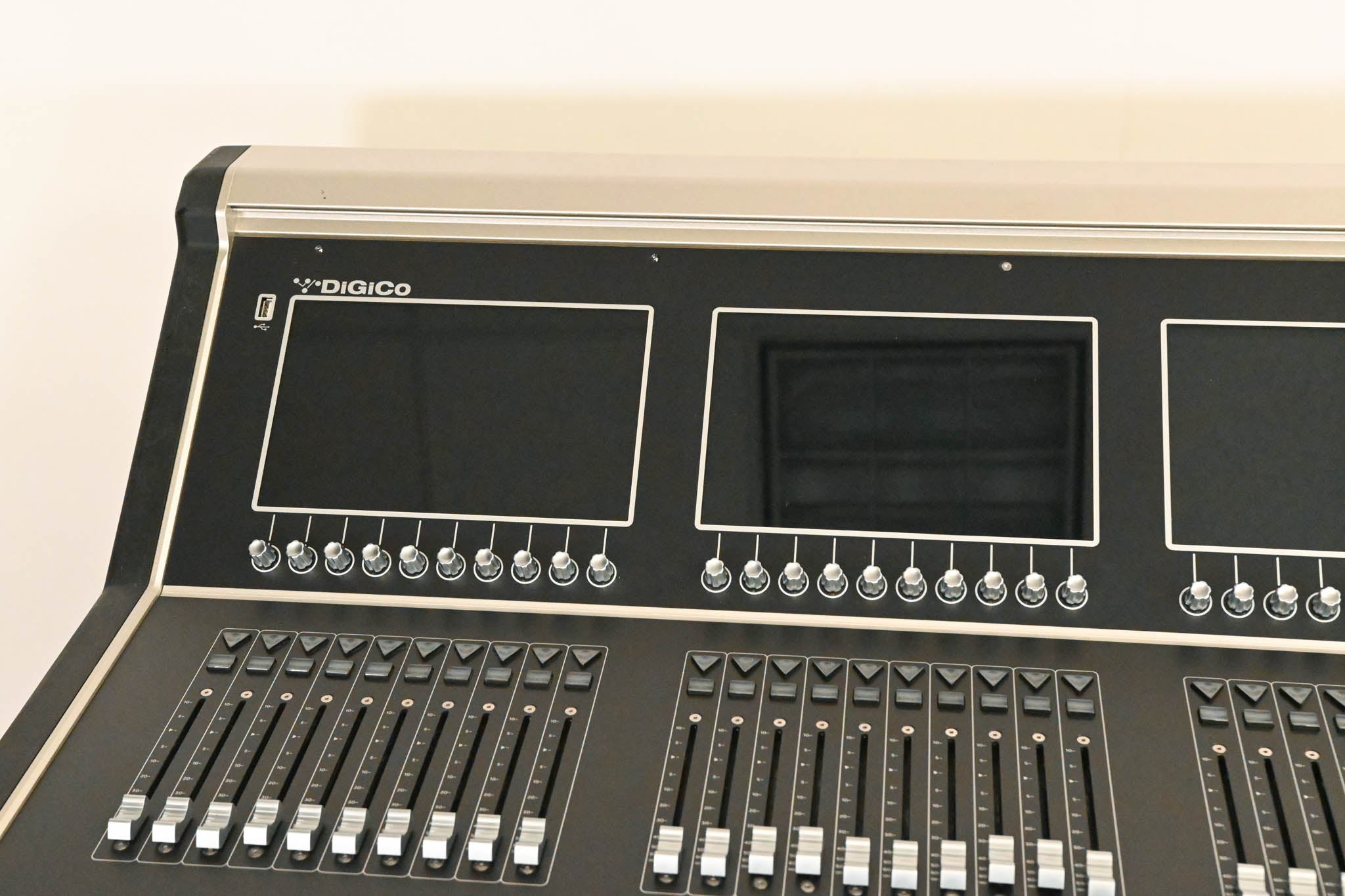 DiGiCo S31 48-Channel Digital Mixing Console