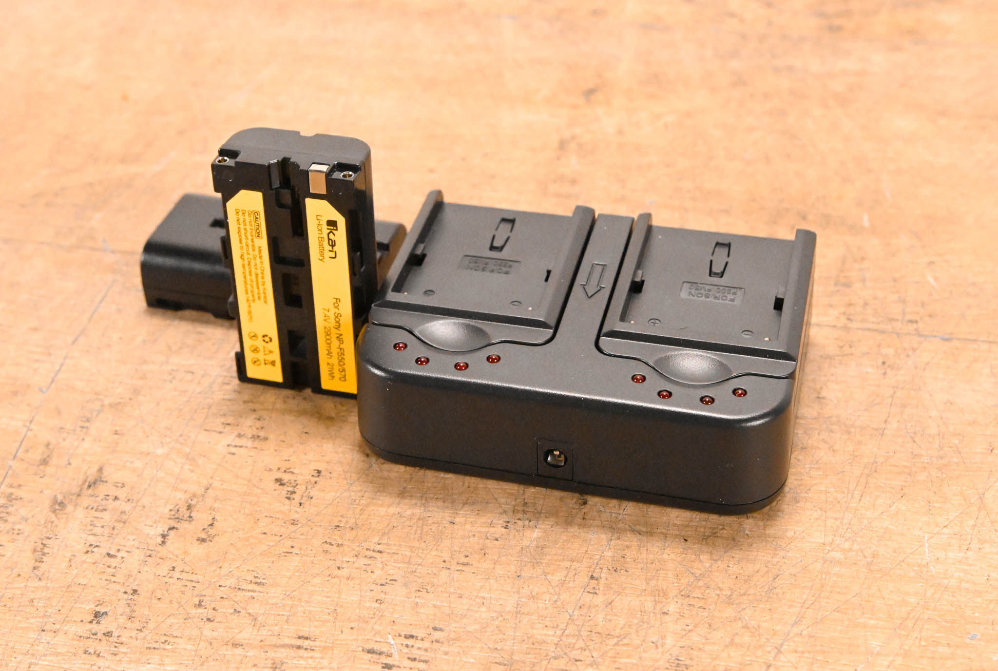 Ikan OYB240 Onyx 240 Bi-Color On-Camera LED Light w/ Accessories