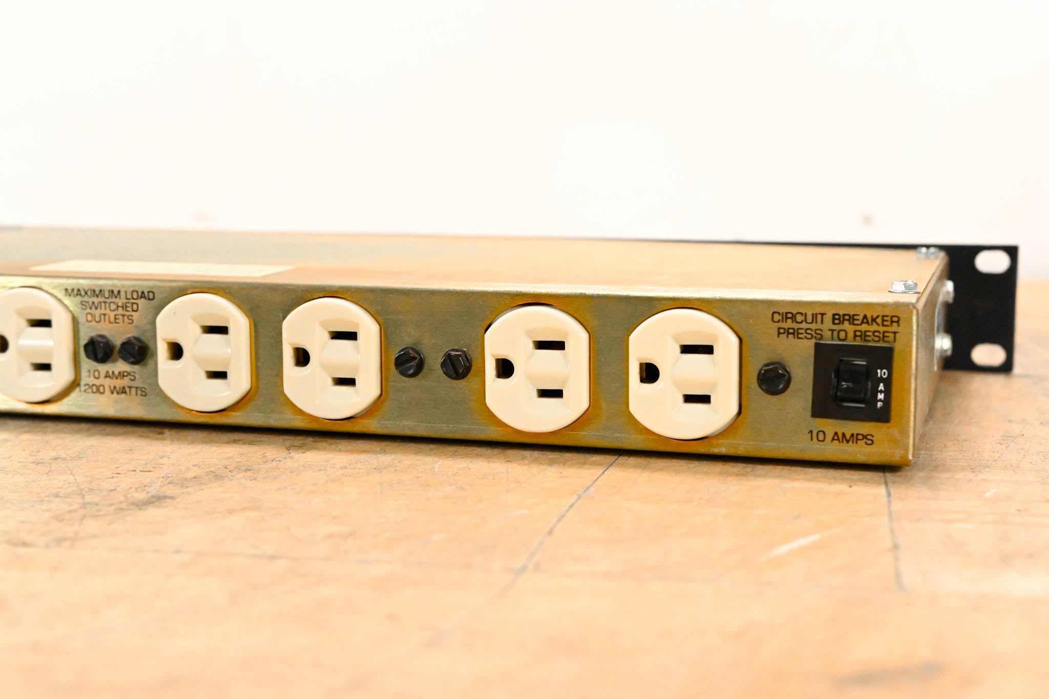 Furman PL-8 120V 15A Power Conditioner with Lights