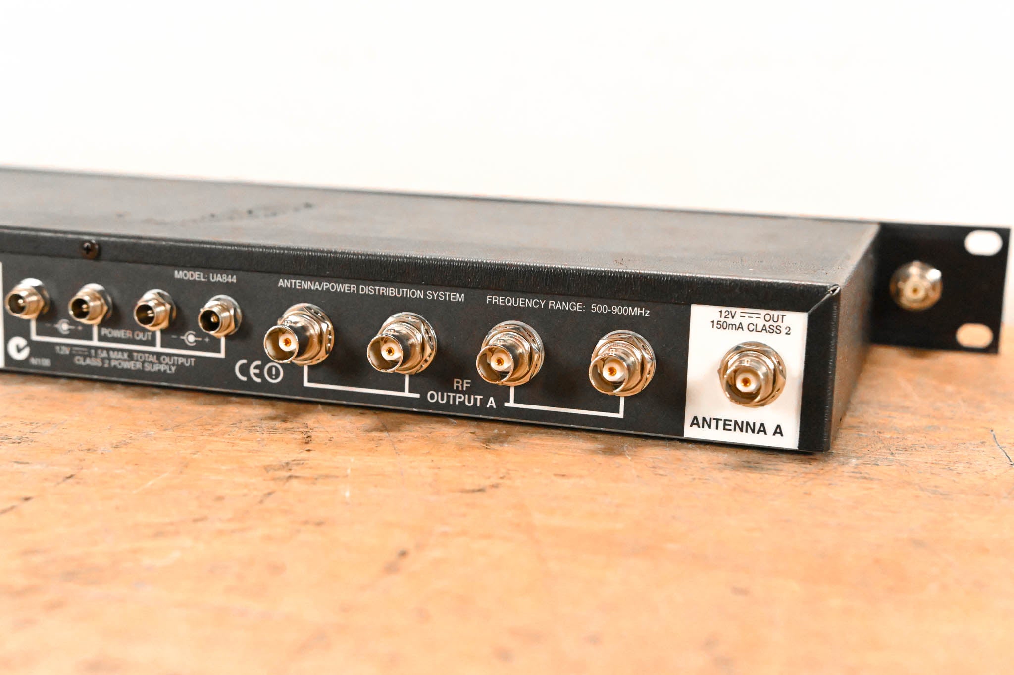 Shure UA844 Antenna Distribution System - 500-900 MHz (NO POWER SUPPLY)