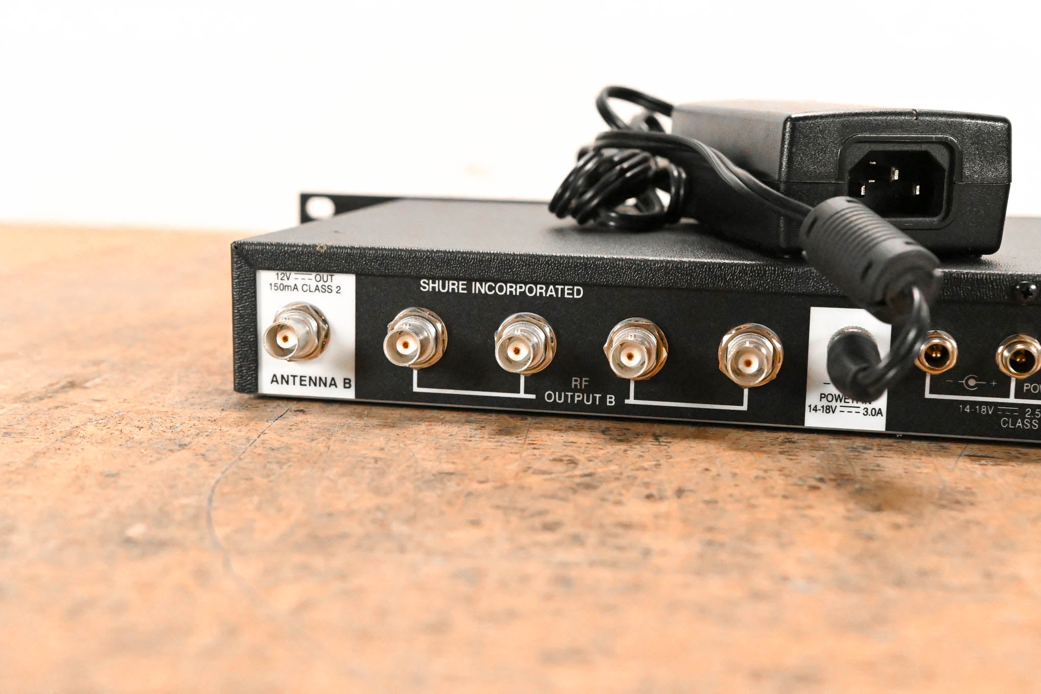Shure UA844SWB Antenna Distribution System - 470-952 MHz
