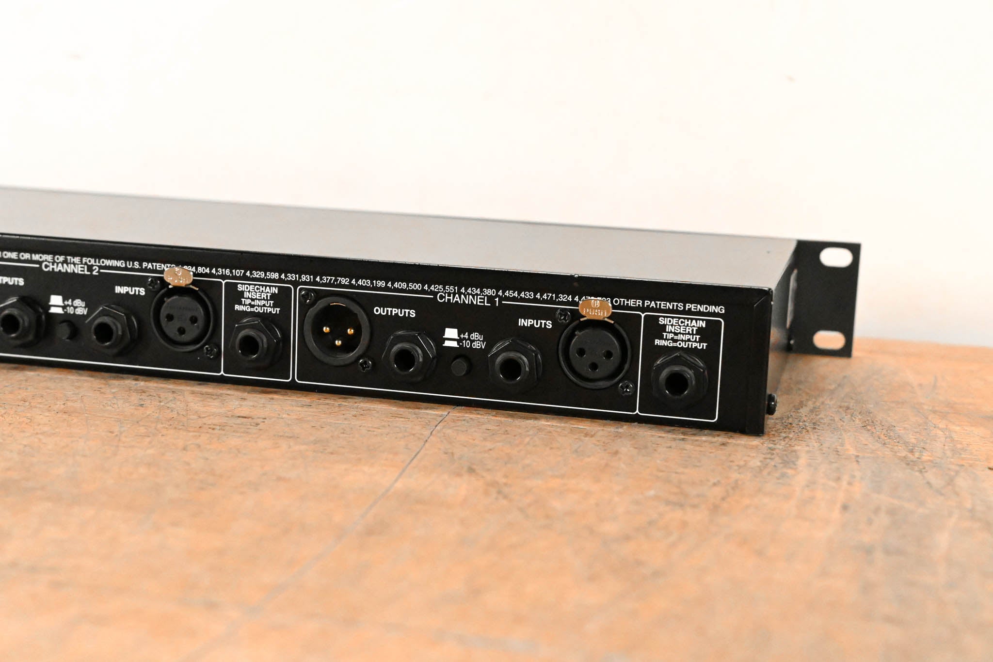 dbx 166XL 2-Channel Compressor/Limiter/Gate