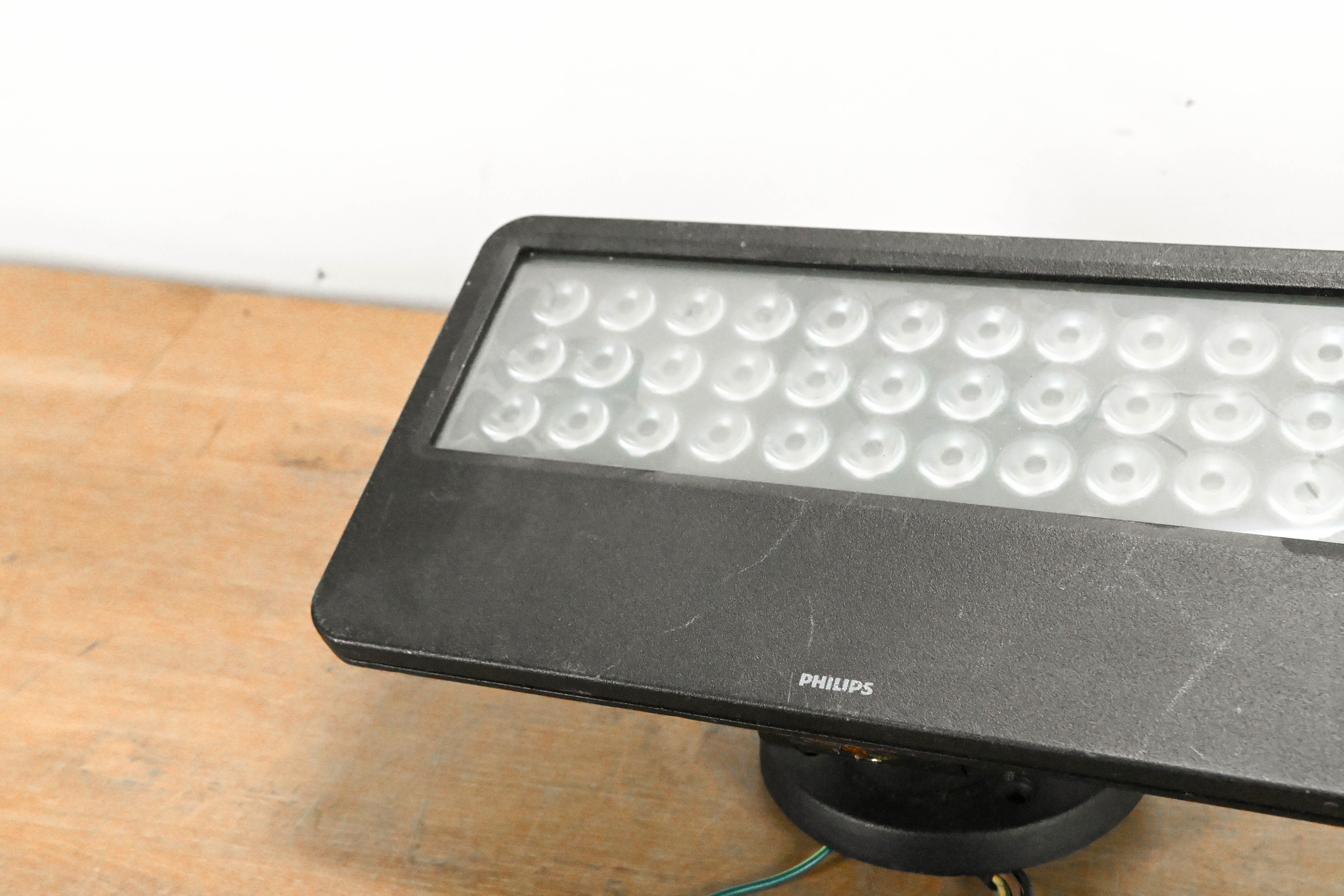 Philips iW Blast Powercore 21° Frosted Lens LED Fixture - Black