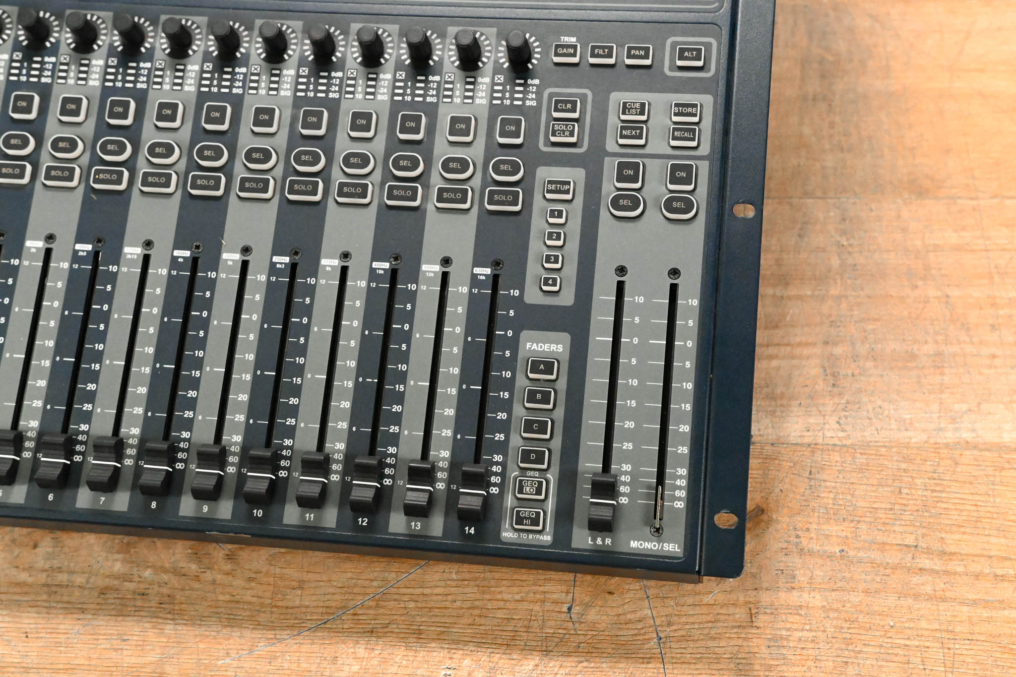 Soundcraft Si Expression 1 16-Channel Digital Audio Mixing Console