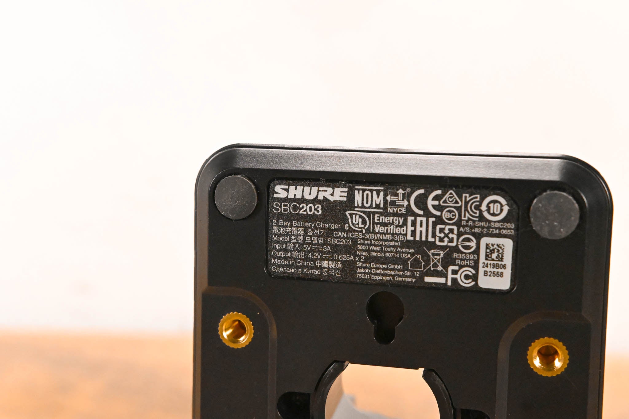 Shure SBC203 Dual-Docking Recharging Station