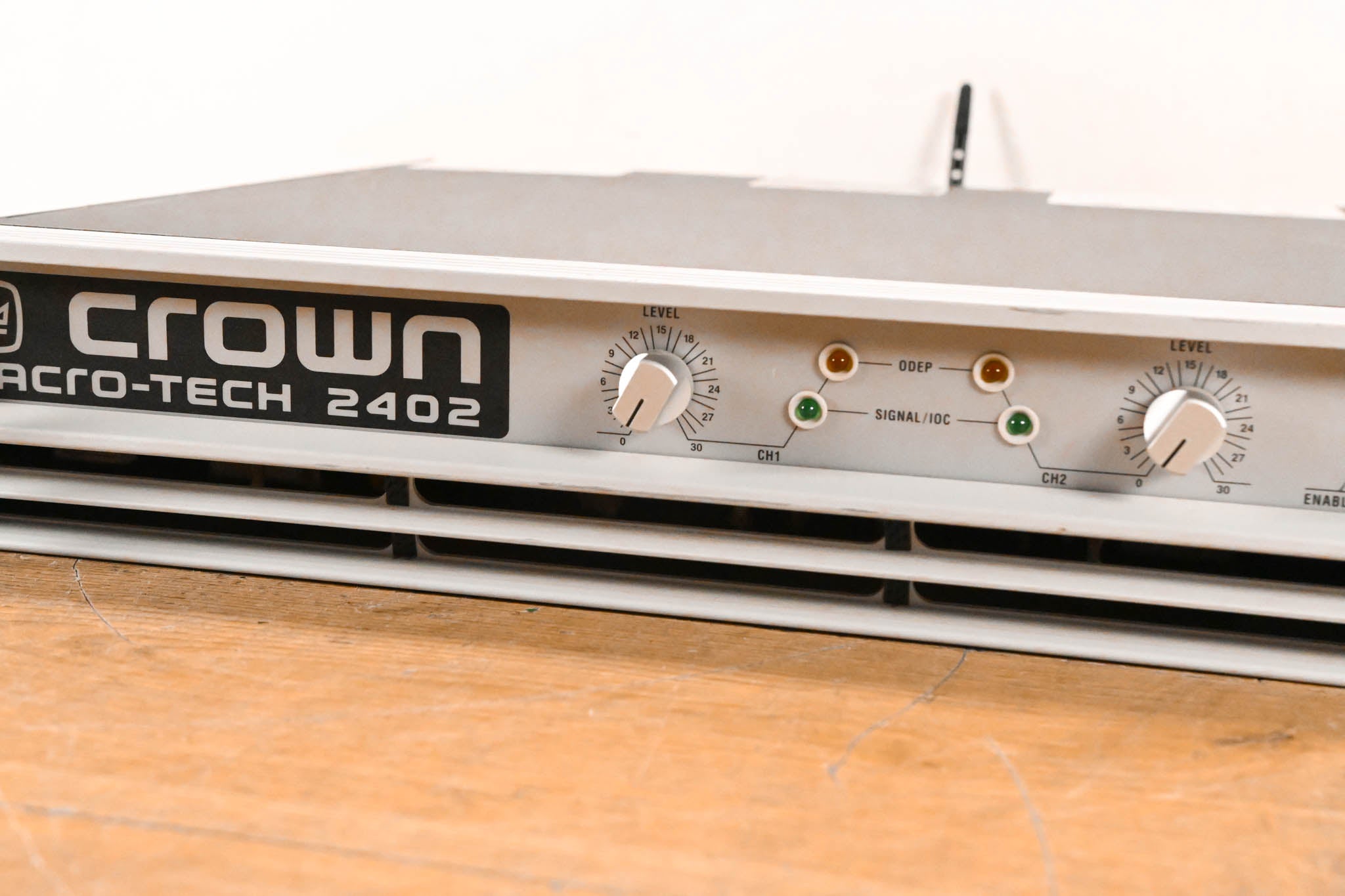 Crown Macro-Tech 2402 2-Channel Power Amplifier