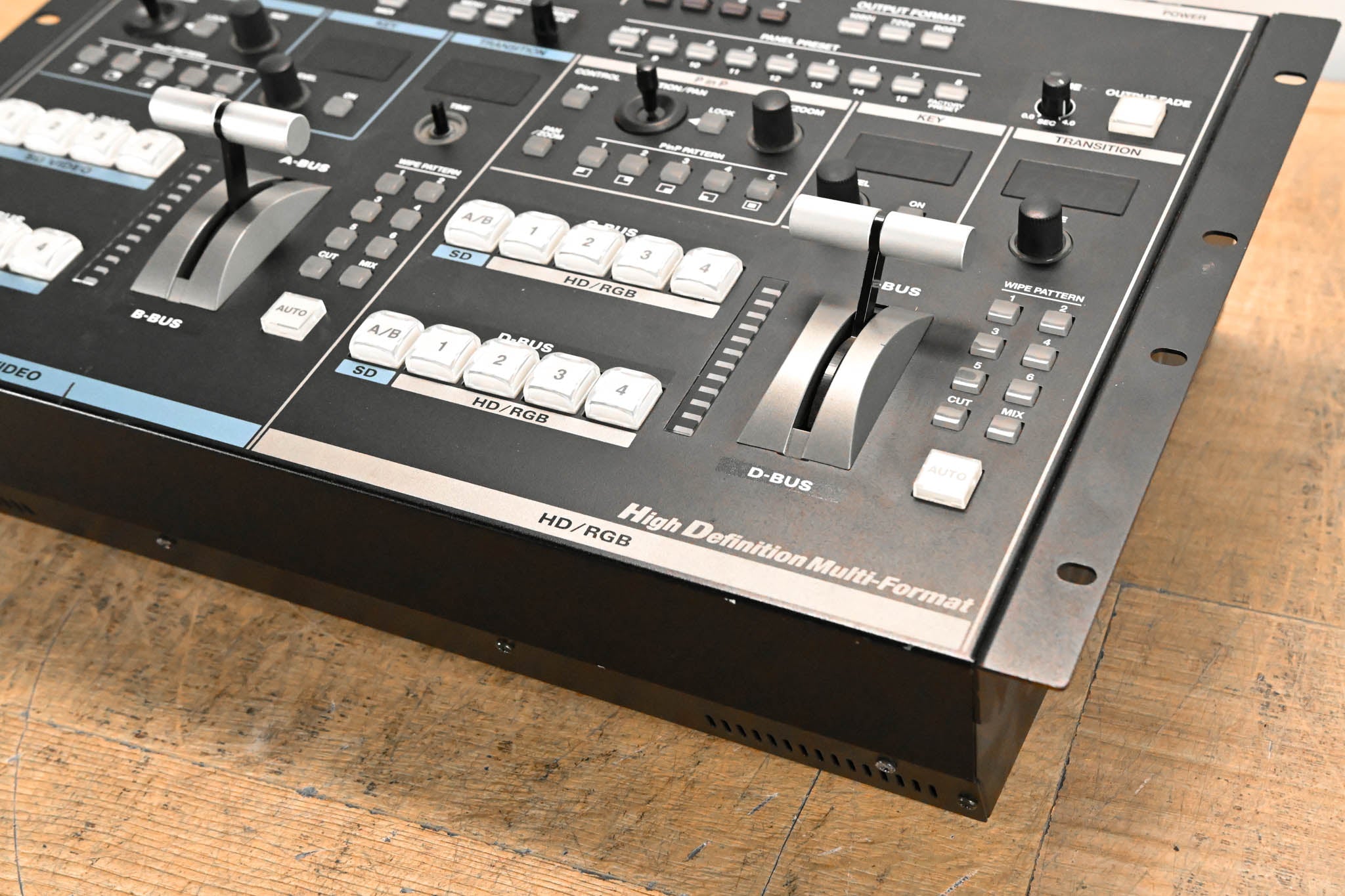 Roland V-440HD Multi-Format Video Mixer and Switcher (VERSION 2)