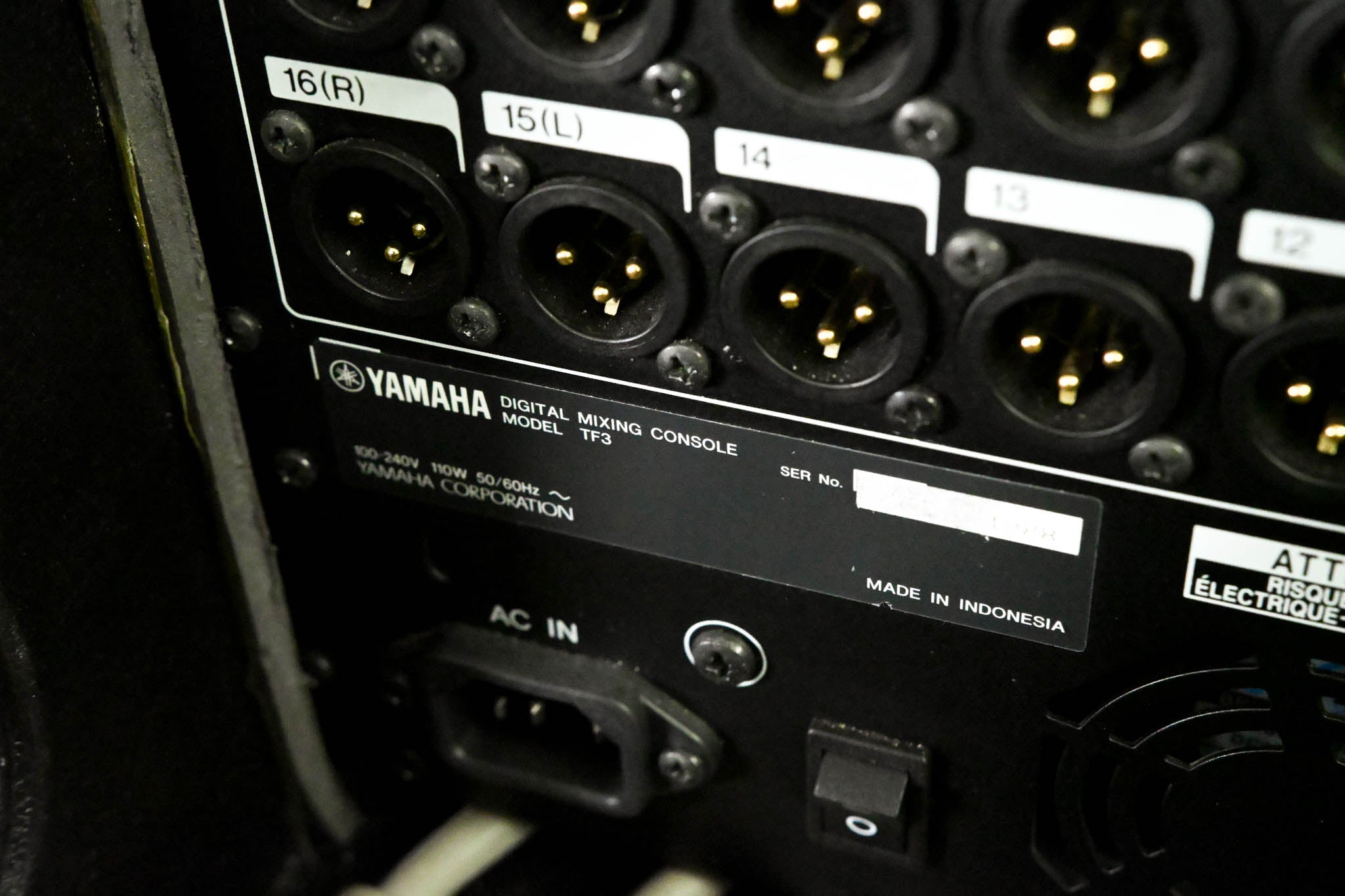 Yamaha TF3 24-Channel Digital Audio Mixer with Road Case