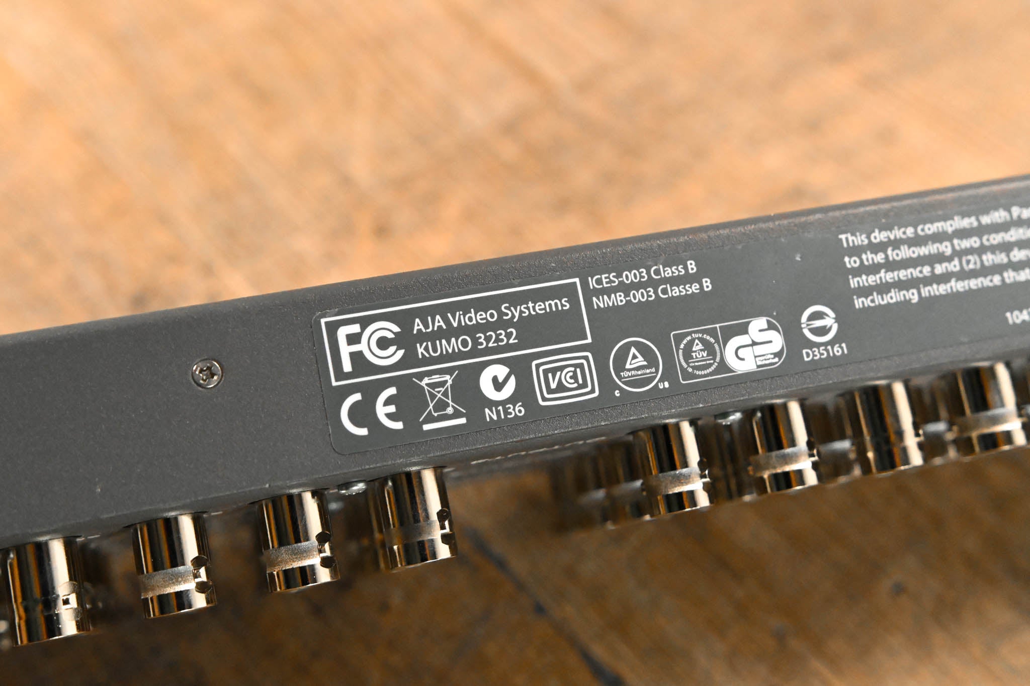 AJA KUMO 3232 2RU Compact 3G-SDI Router