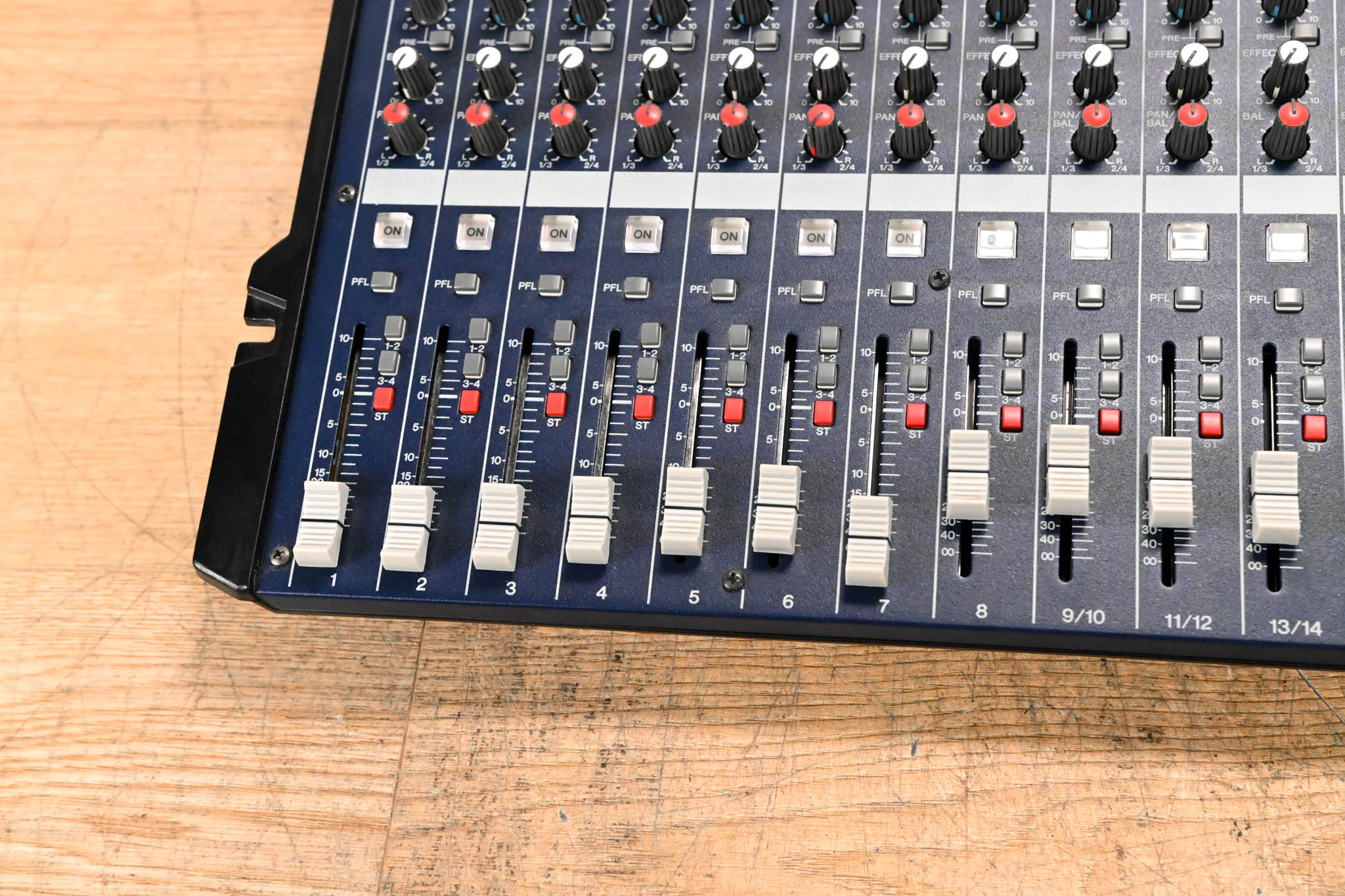 Yamaha MG166CX 16-Channel, 6-Bus Analog Mixer