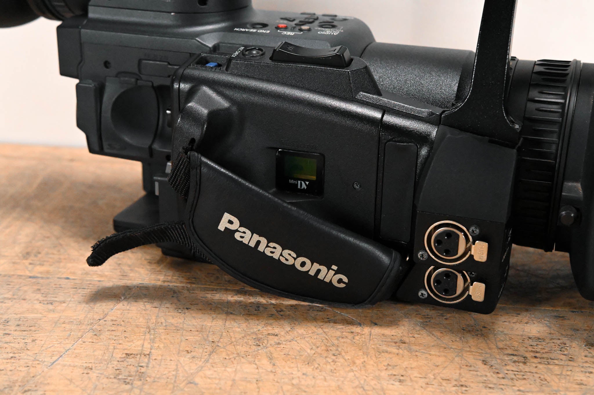 Panasonic AG-HVX200AP 3-CCD P2/DVCPRO HD Camcorder