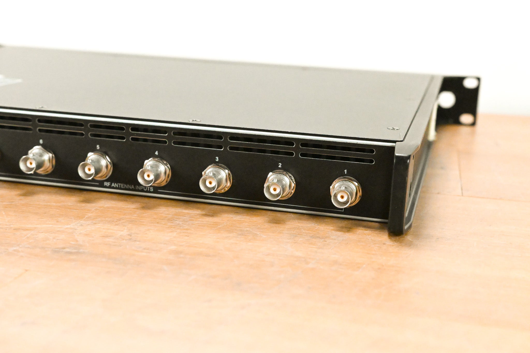 Shure PA821A Antenna Combiner for PSM Wireless Systems  - 470-952 MHz