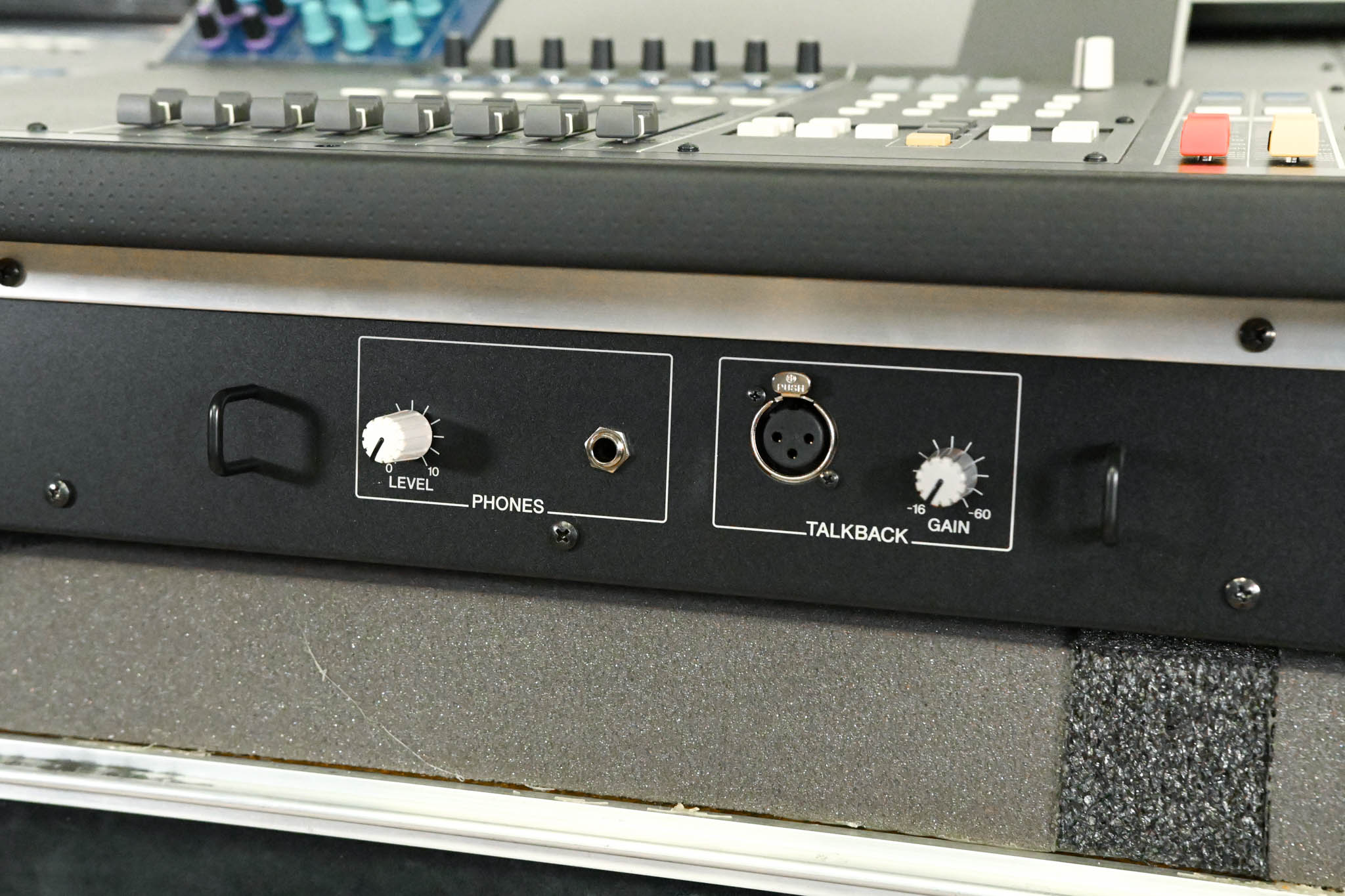 Yamaha M7CL-48 48-Channel Digital Audio Mixing Console with Road Case