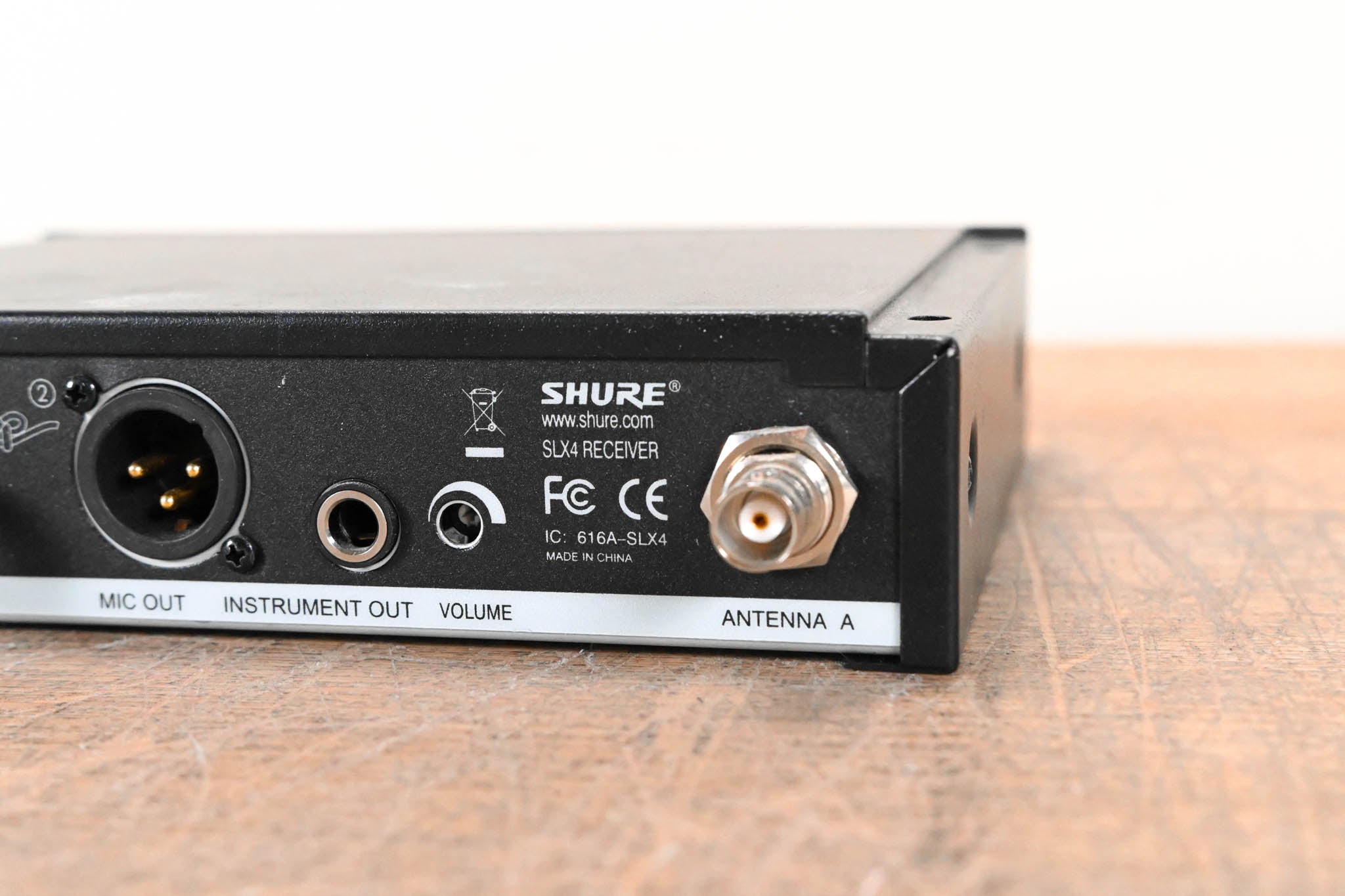 Shure SLX4 Wireless Receiver - J3 Band: 572-596 MHz (NO POWER SUPPLY)