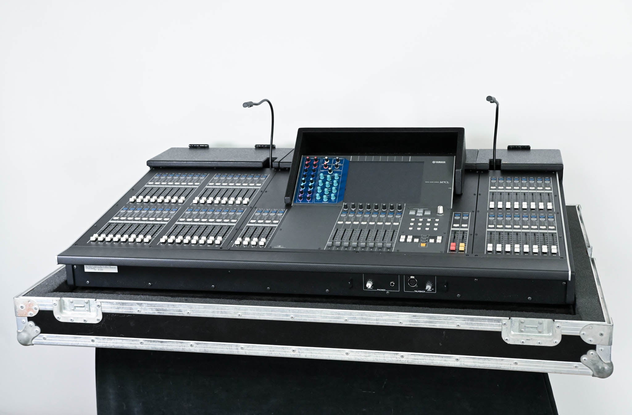 Yamaha M7CL-48ES 48-Channel EtherSound Digital Audio Mixer w/ Road Case