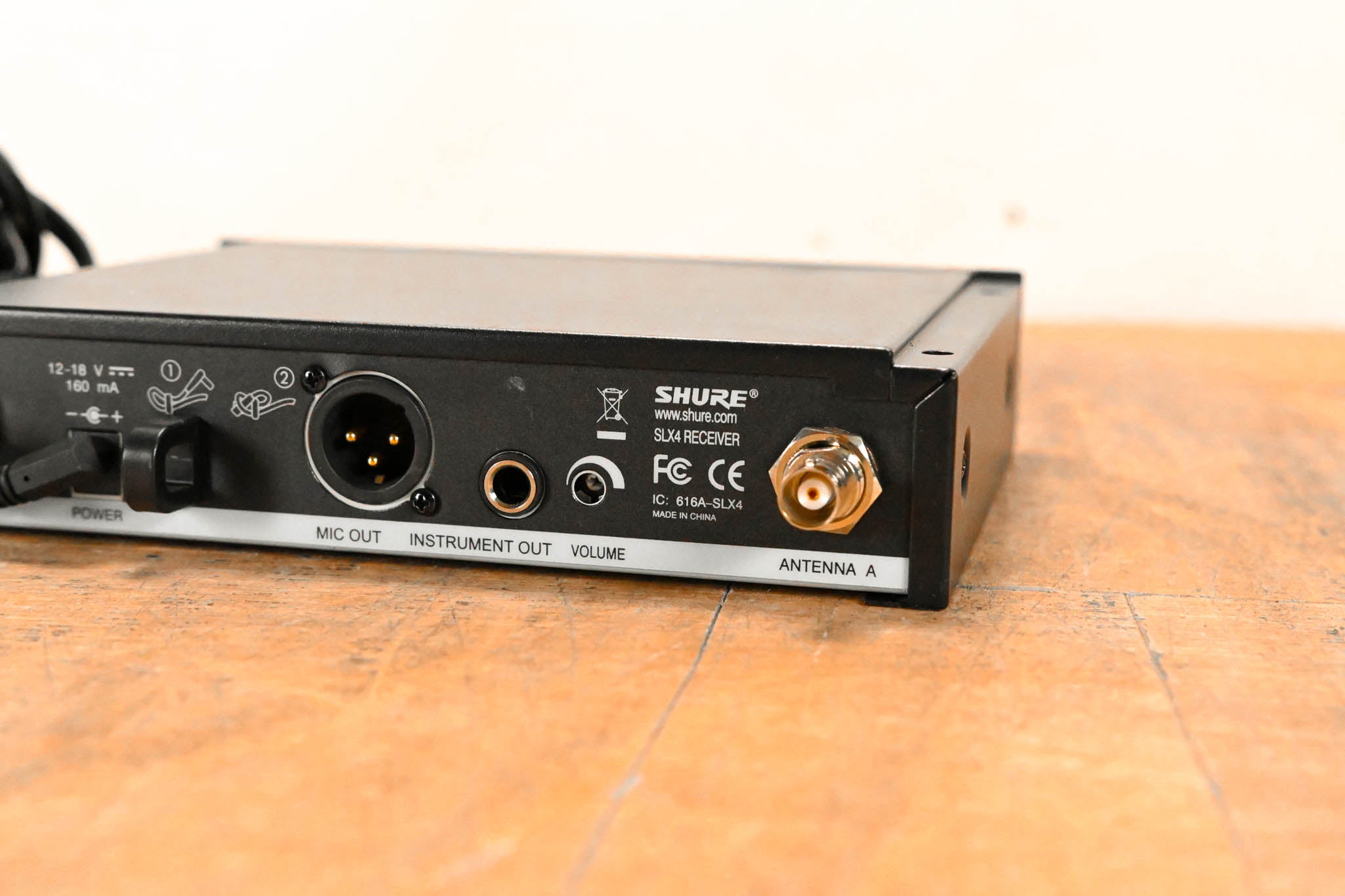 Shure SLX4 Wireless Receiver - G5 Band: 494-518 MHz