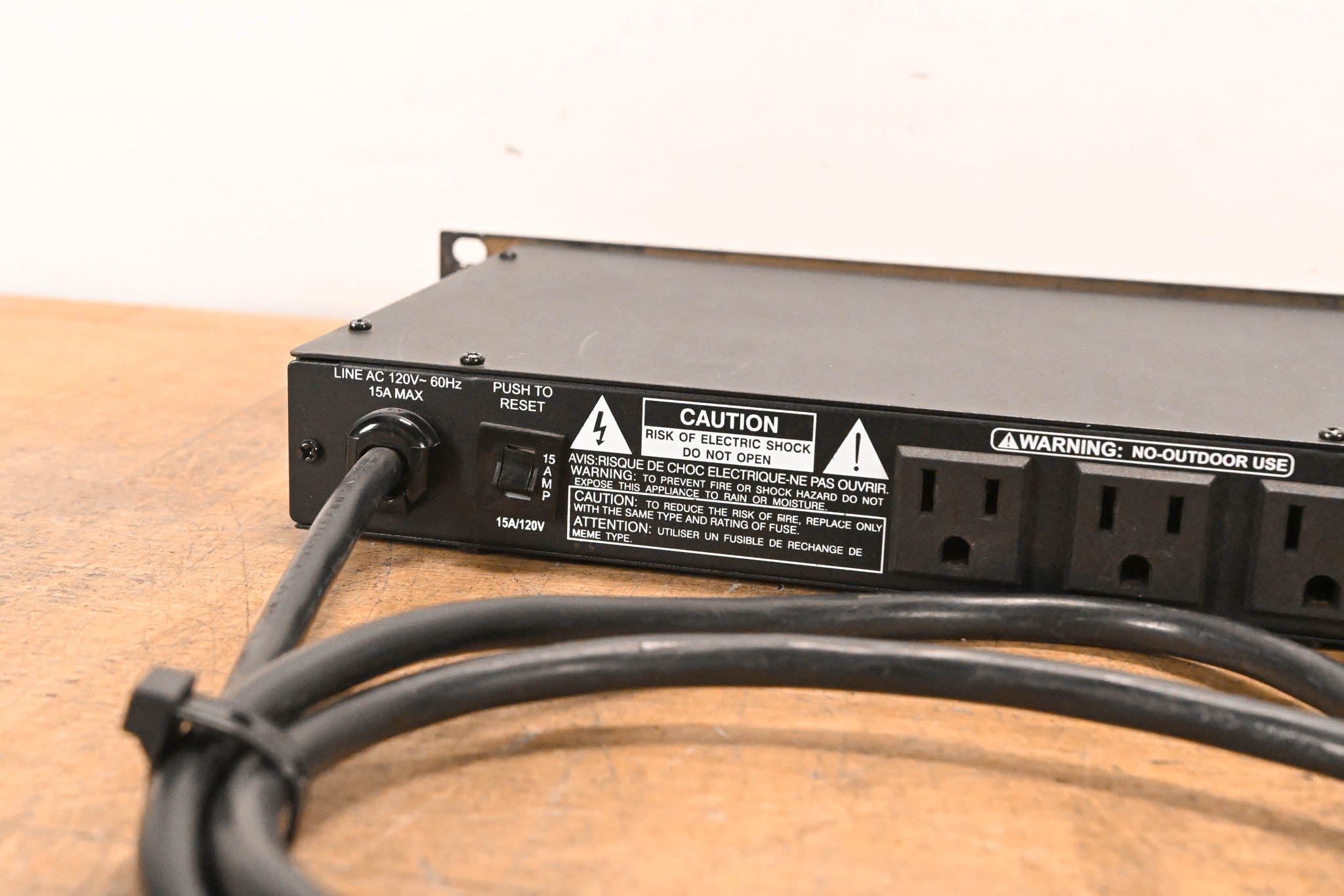 Furman M-8 8-Outlet Power Conditioner