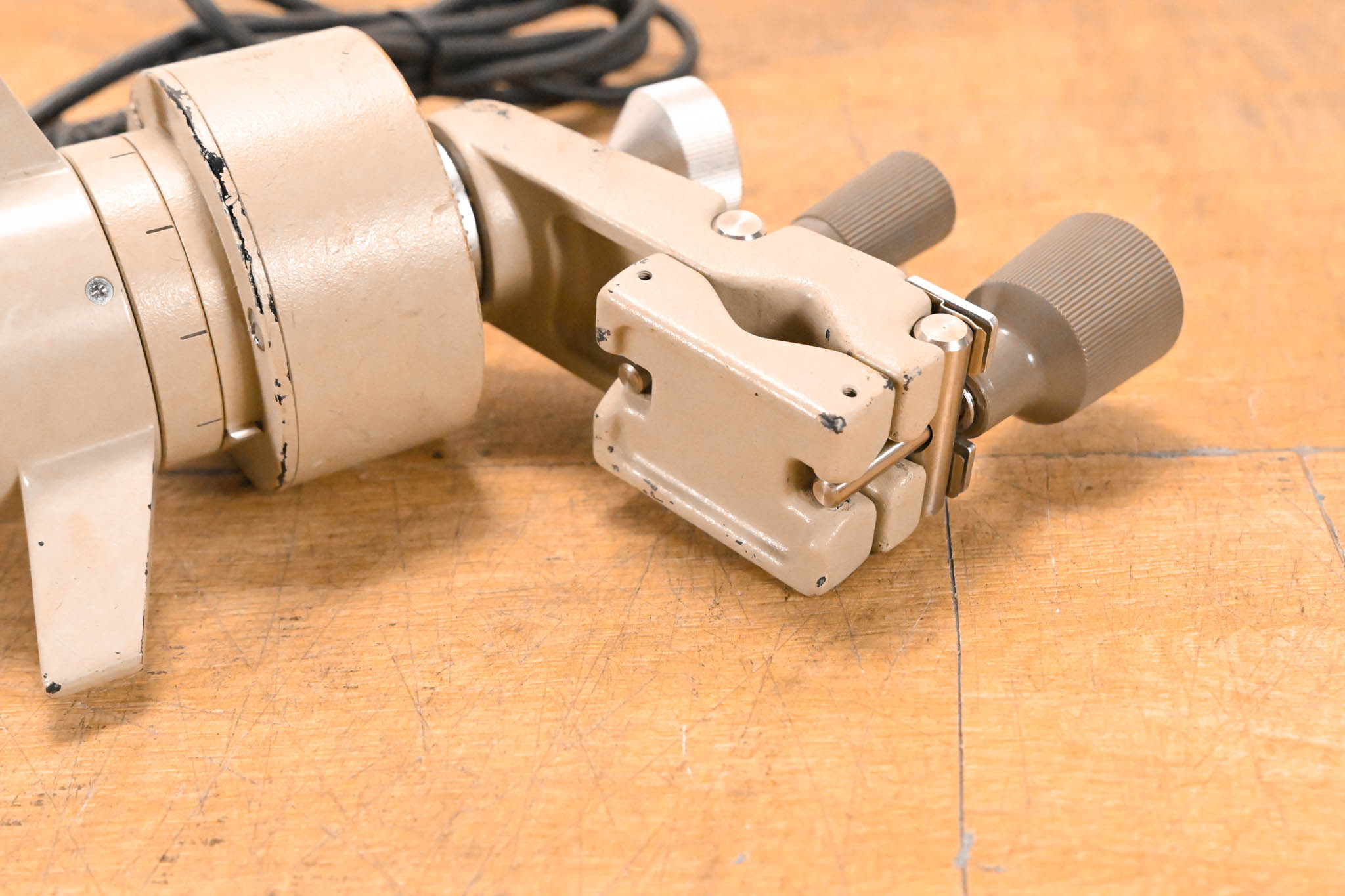 Fujinon EPD-12C Focus Controller with MCA-6B Clamp