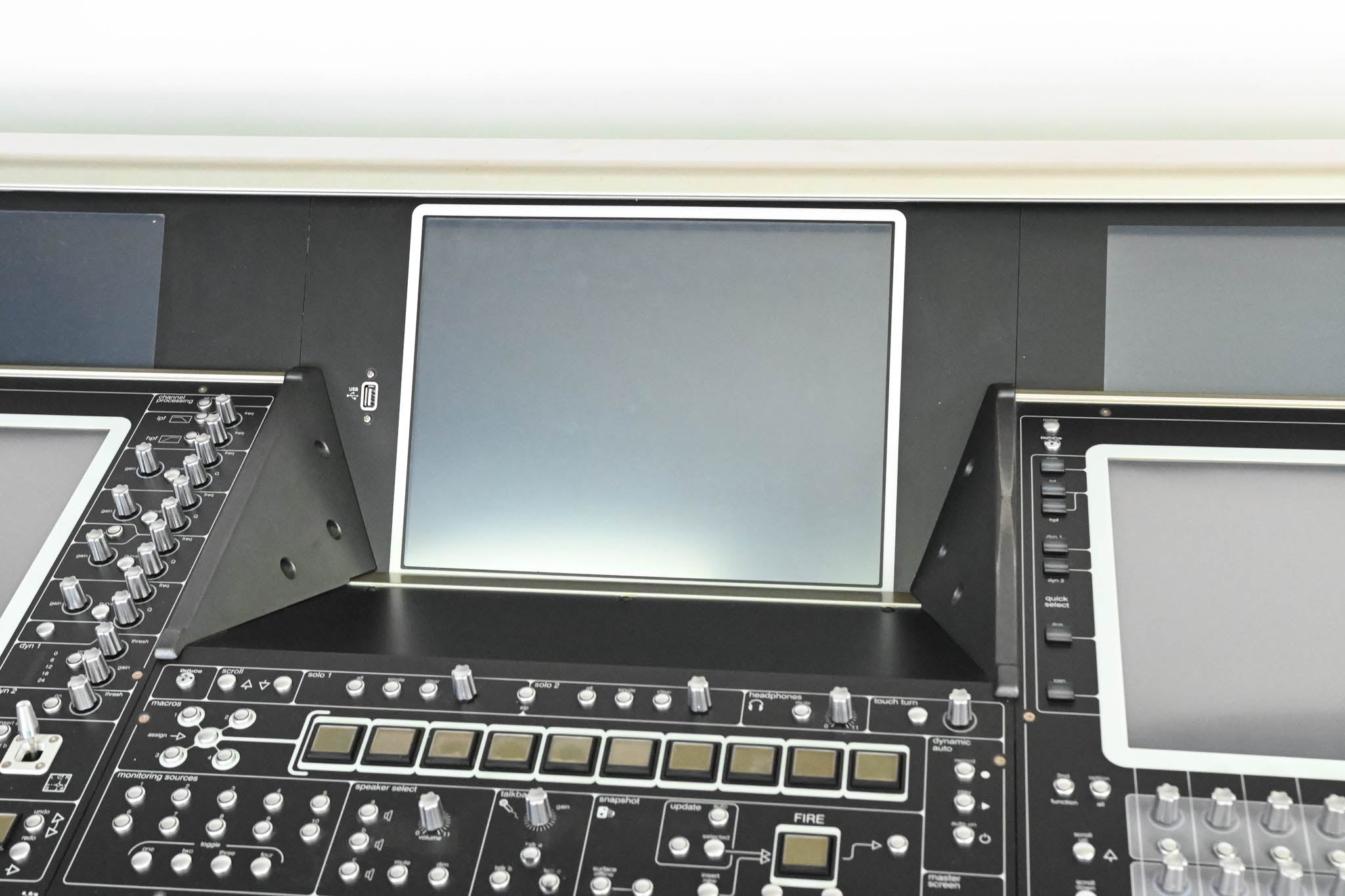 DiGiCo SD5 Digital Mixing Console w/ Waves Card, ST Optical & Road Case