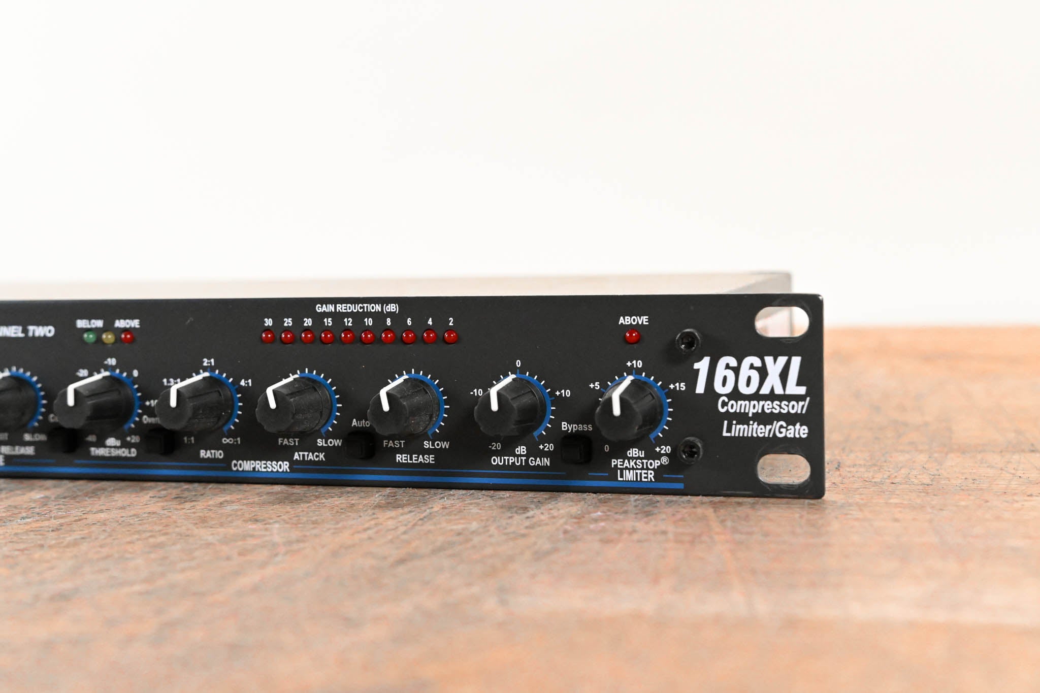 dbx 166XL 2-Channel Compressor/Limiter/Gate