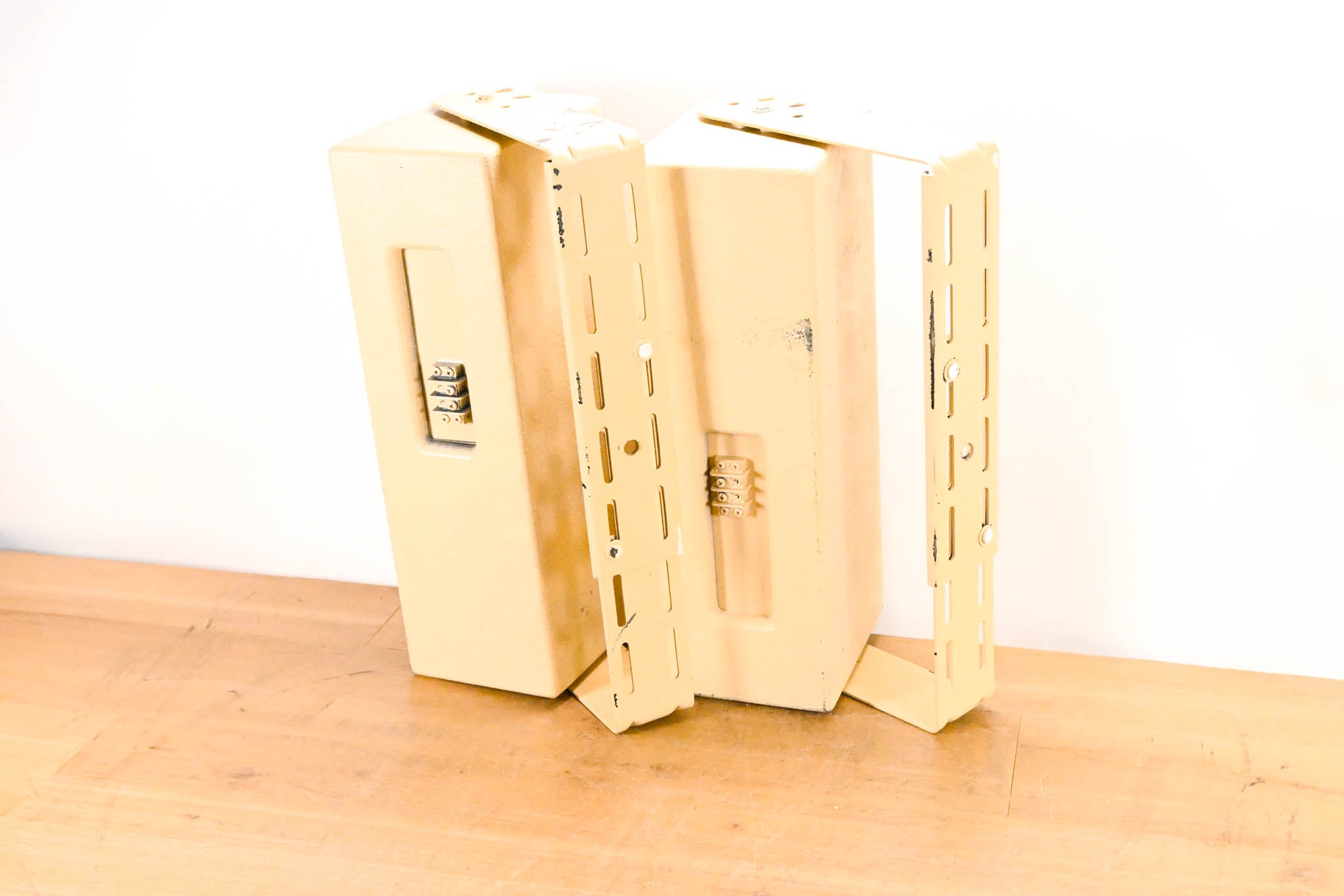 EAW UB52 Two-Way Full-Range Loudspeaker (PAIR)
