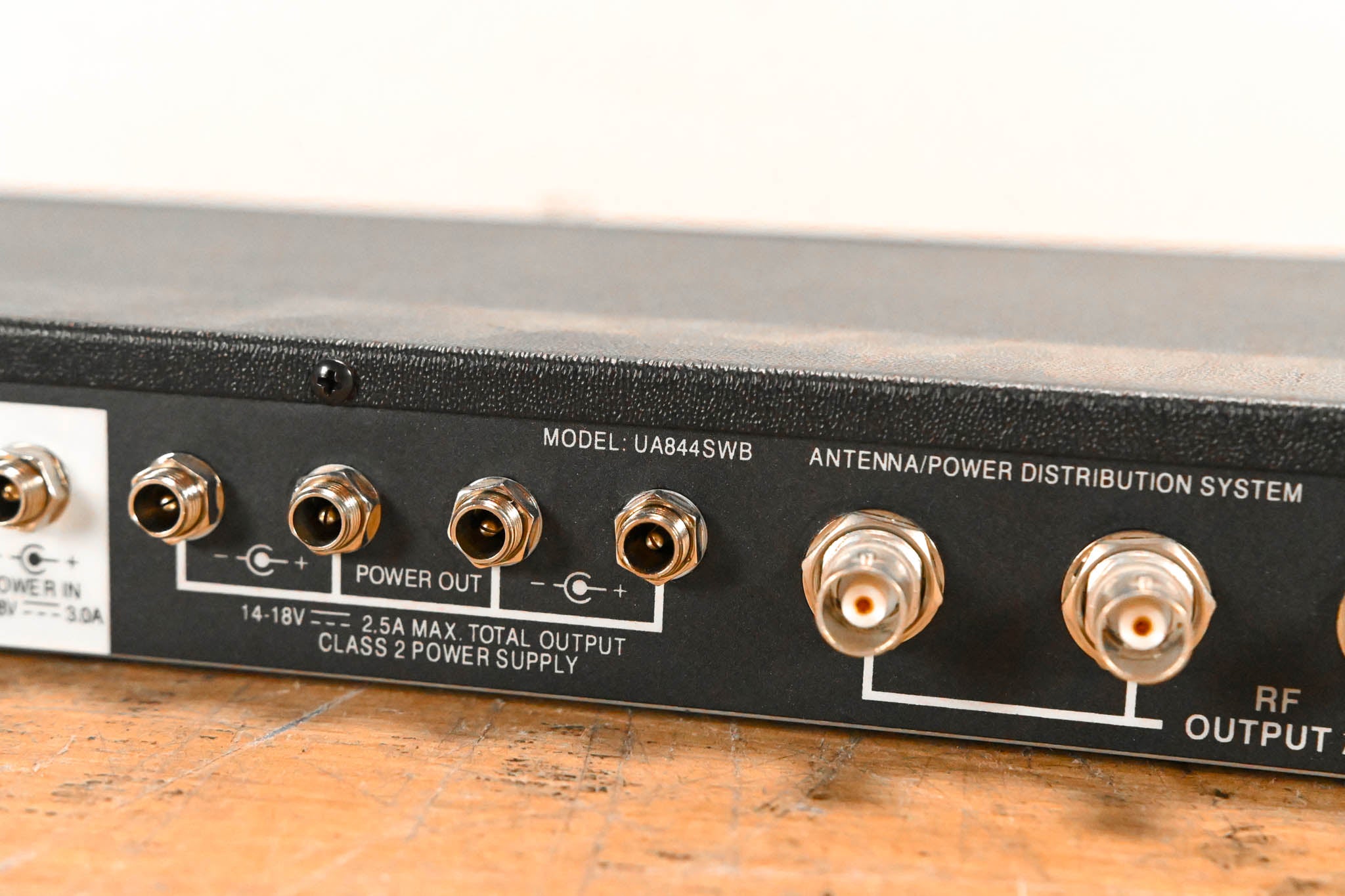 Shure UA844SWB Antenna Distribution System - 470-952 MHz NO POWER SUPPLY